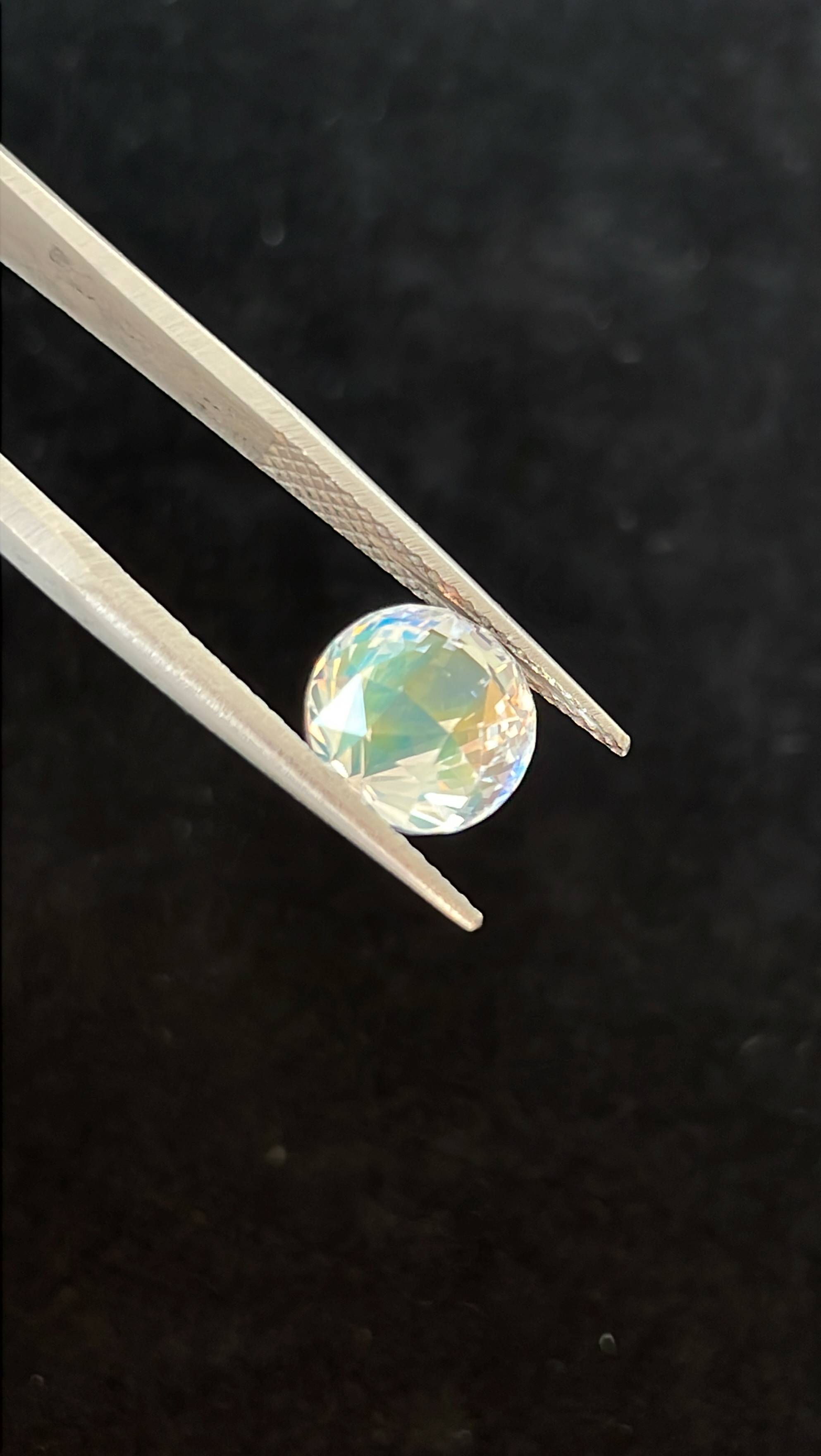 mixed colour rainbow moonstone, 3.47ct oval cut — view 9