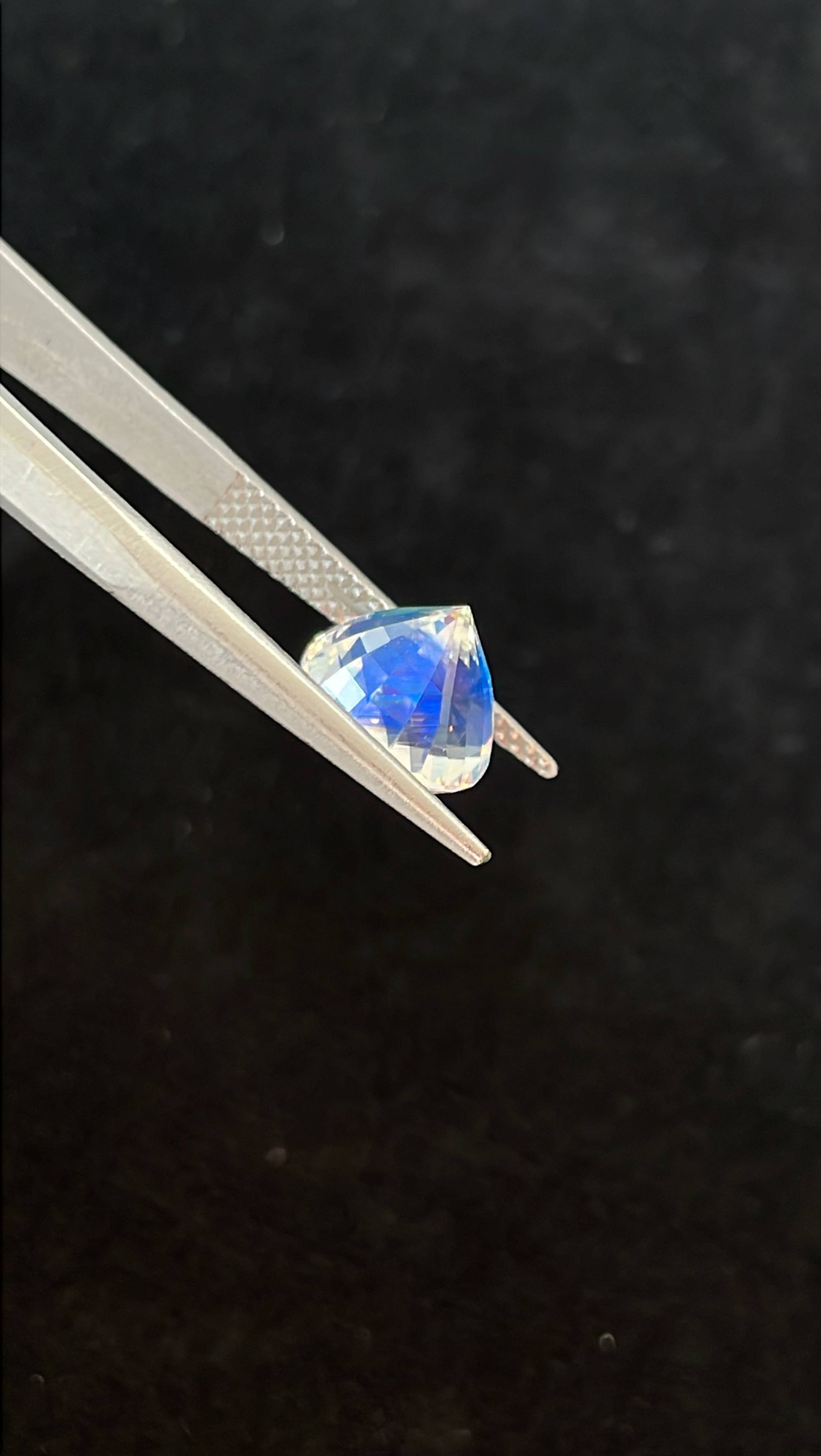 mixed colour rainbow moonstone, 3.47ct oval cut — view 10
