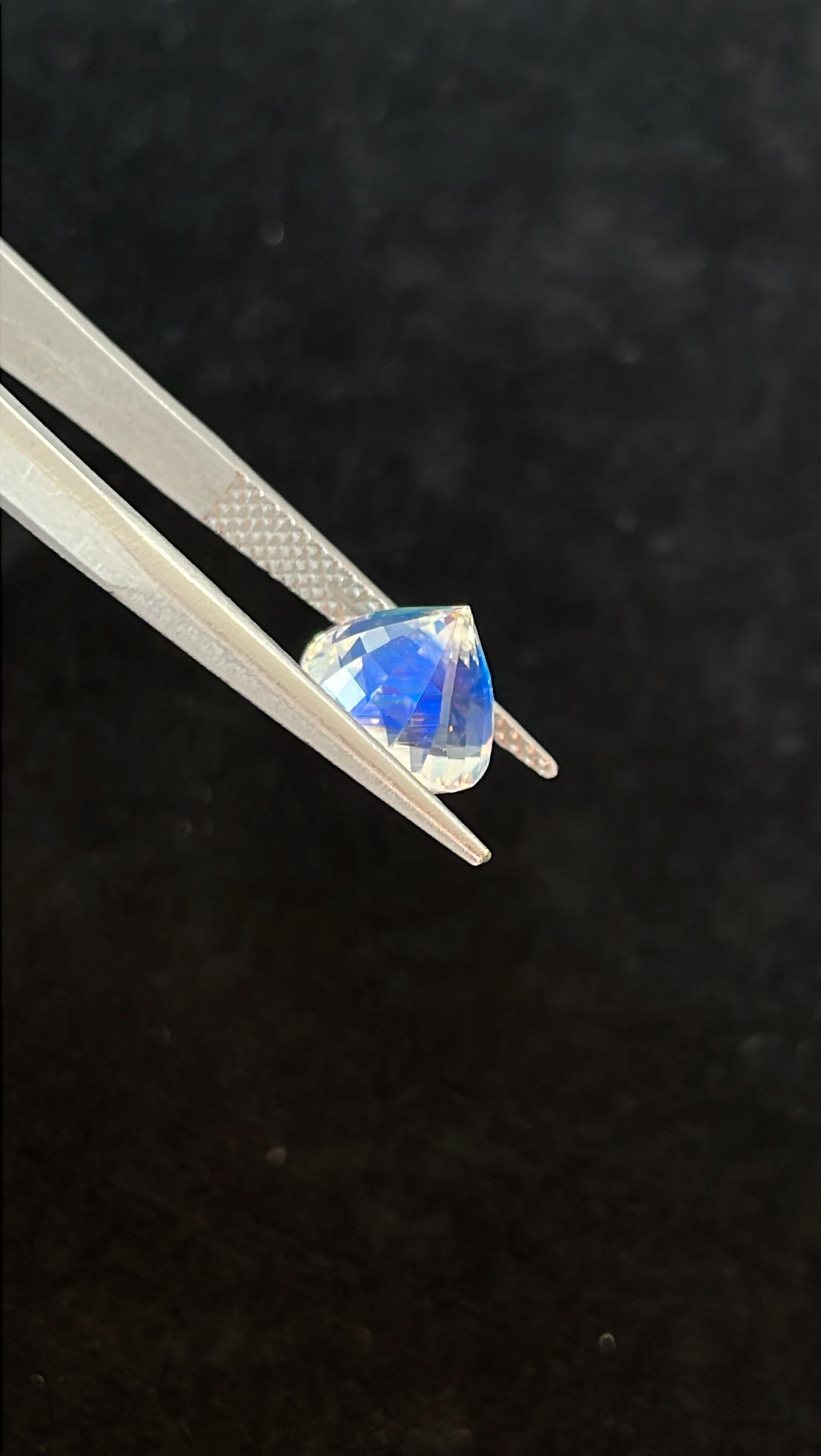 mixed colour rainbow moonstone, 3.47ct oval cut — view 10