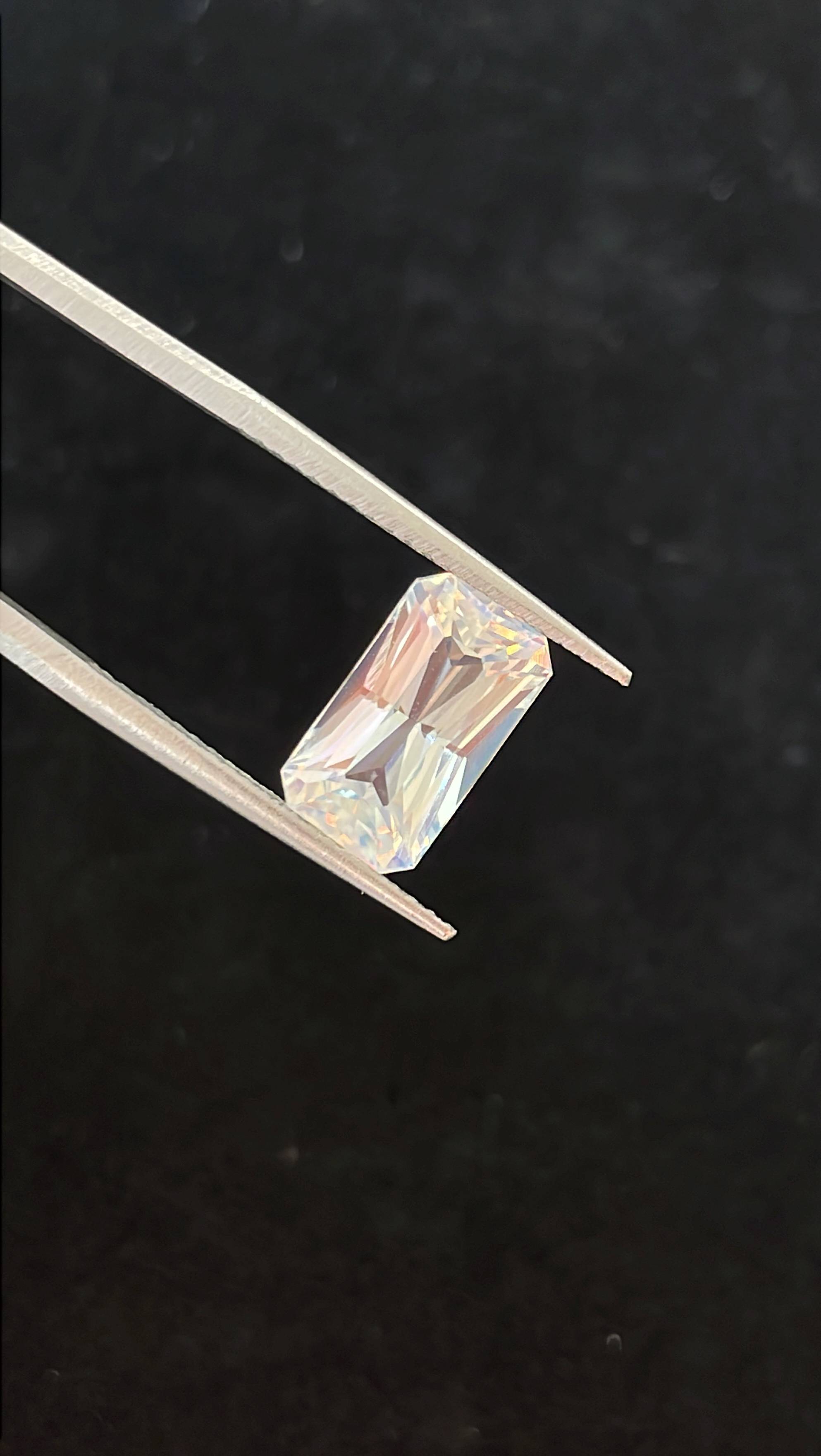 mixed colour rainbow moonstone, 3.31ct rectangular cut — view 5