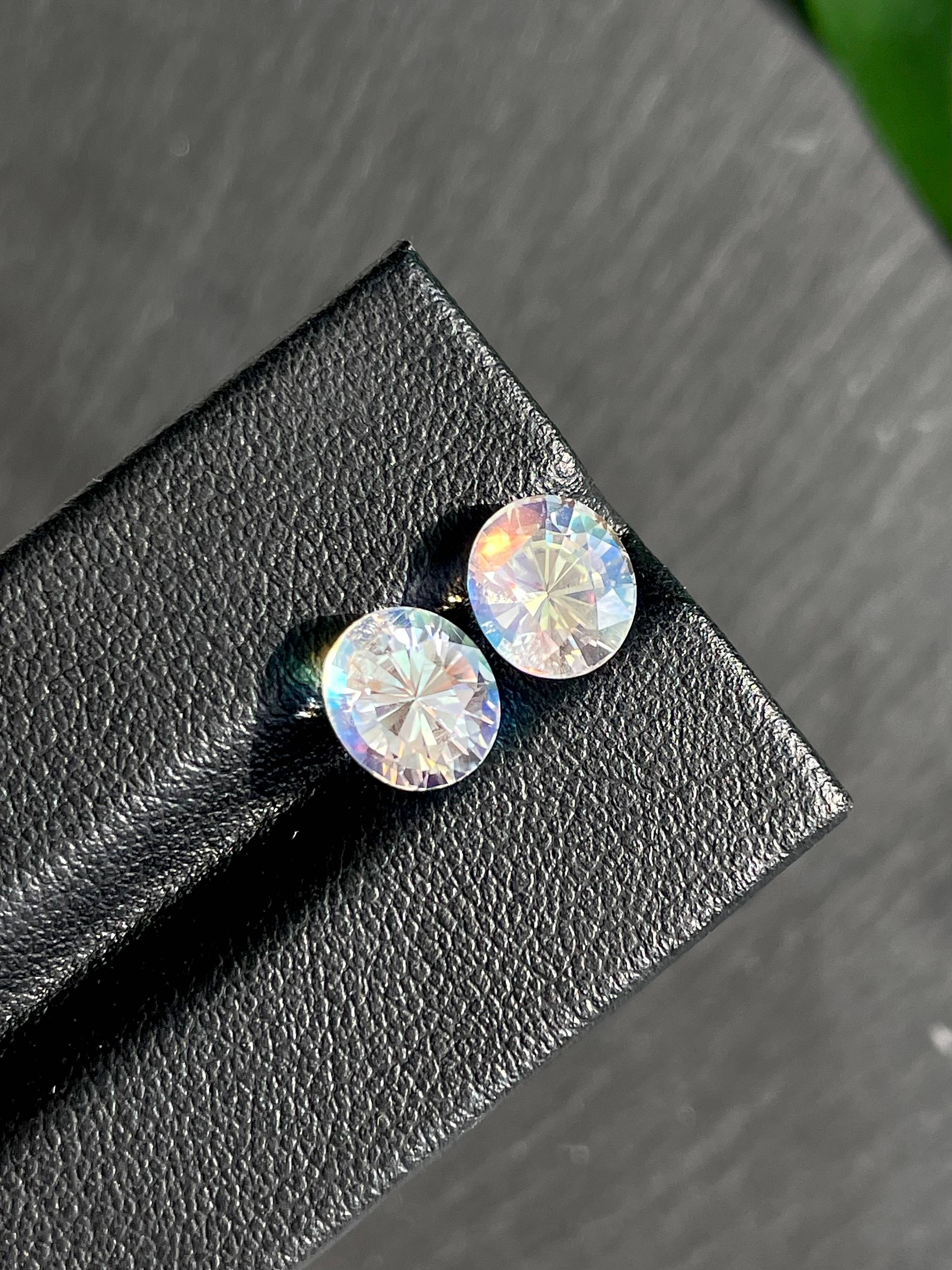 mixed colour rainbow moonstone, 3.98ct oval cut — view 5