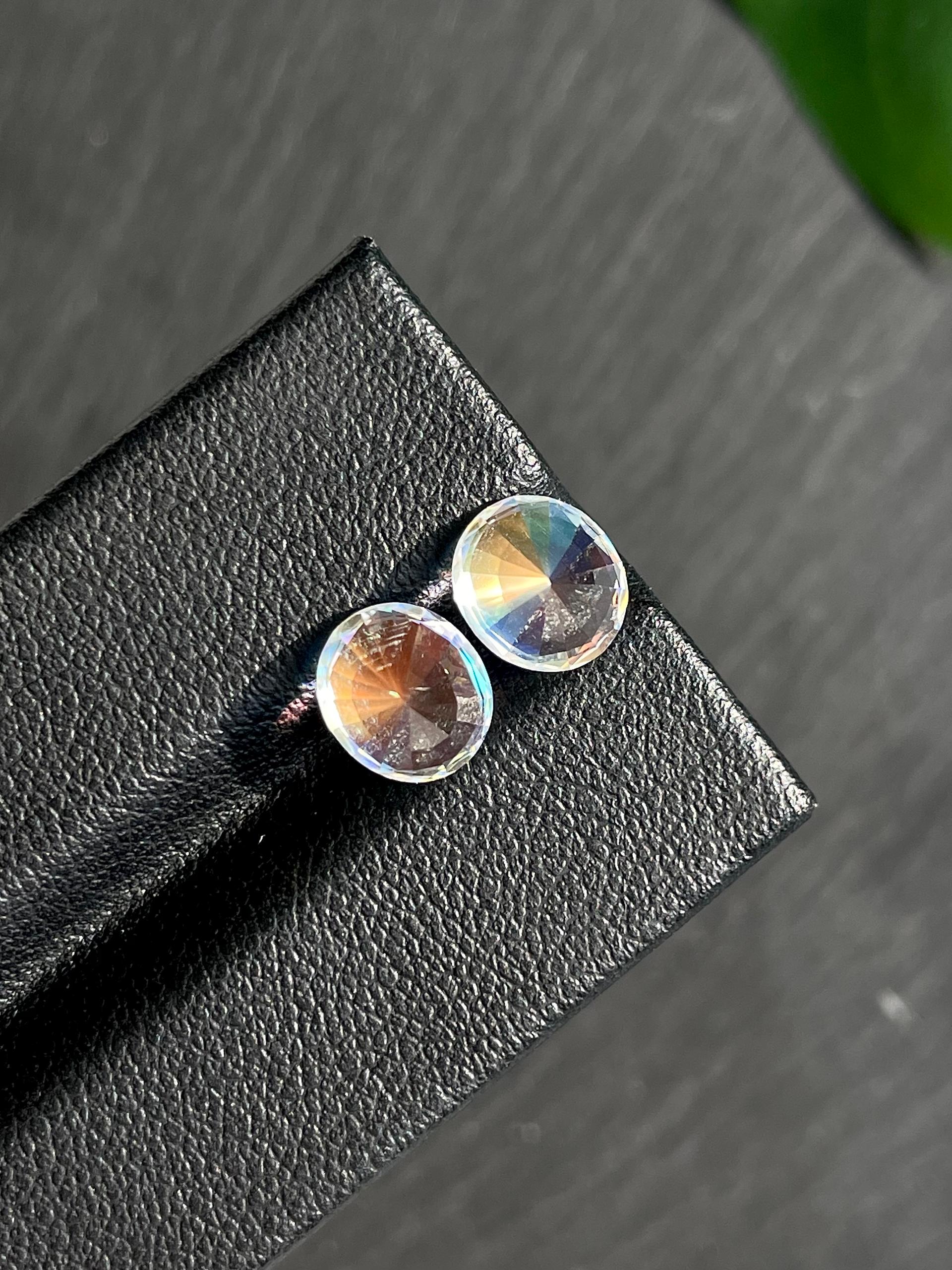 mixed colour rainbow moonstone, 3.98ct oval cut — view 6