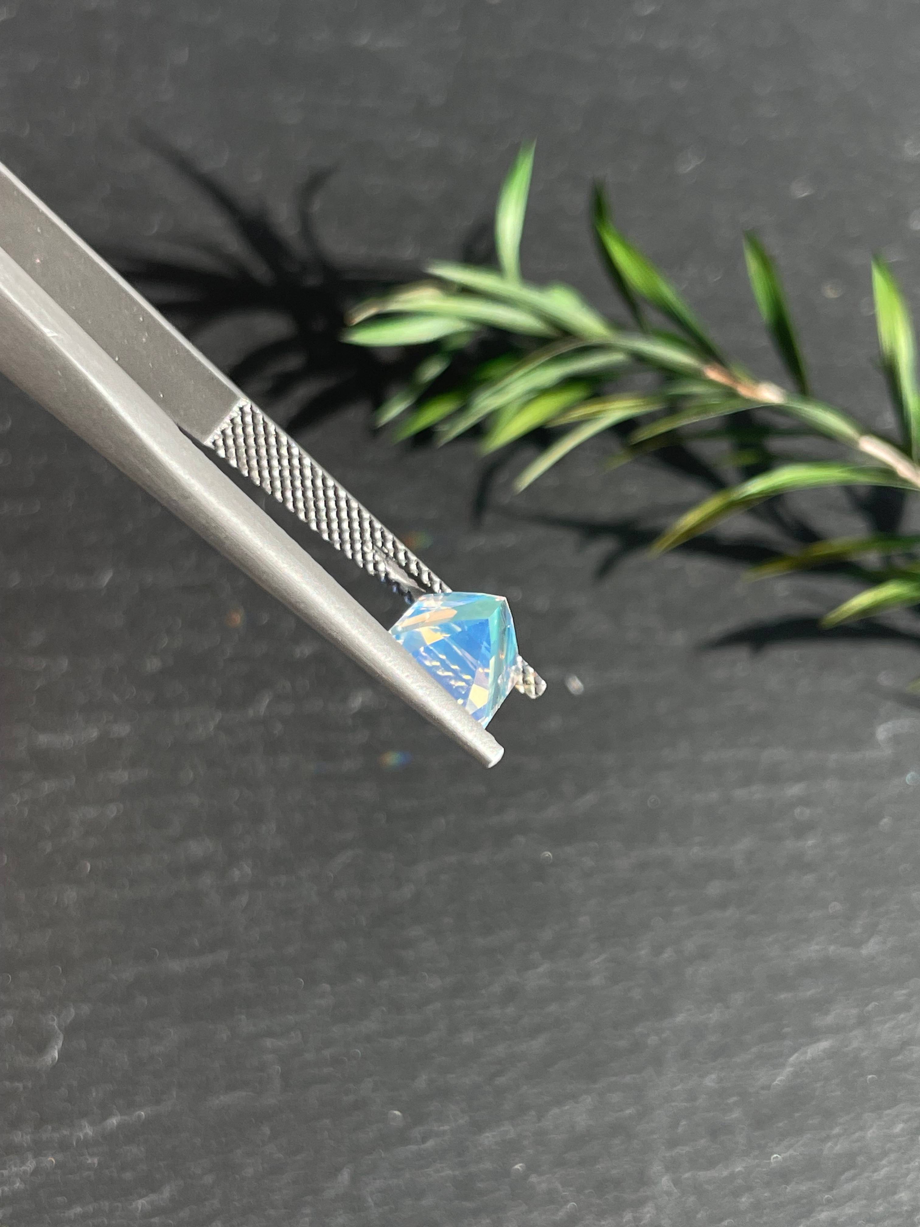 mixed colour rainbow moonstone, 2.89ct rectangular cut — view 6
