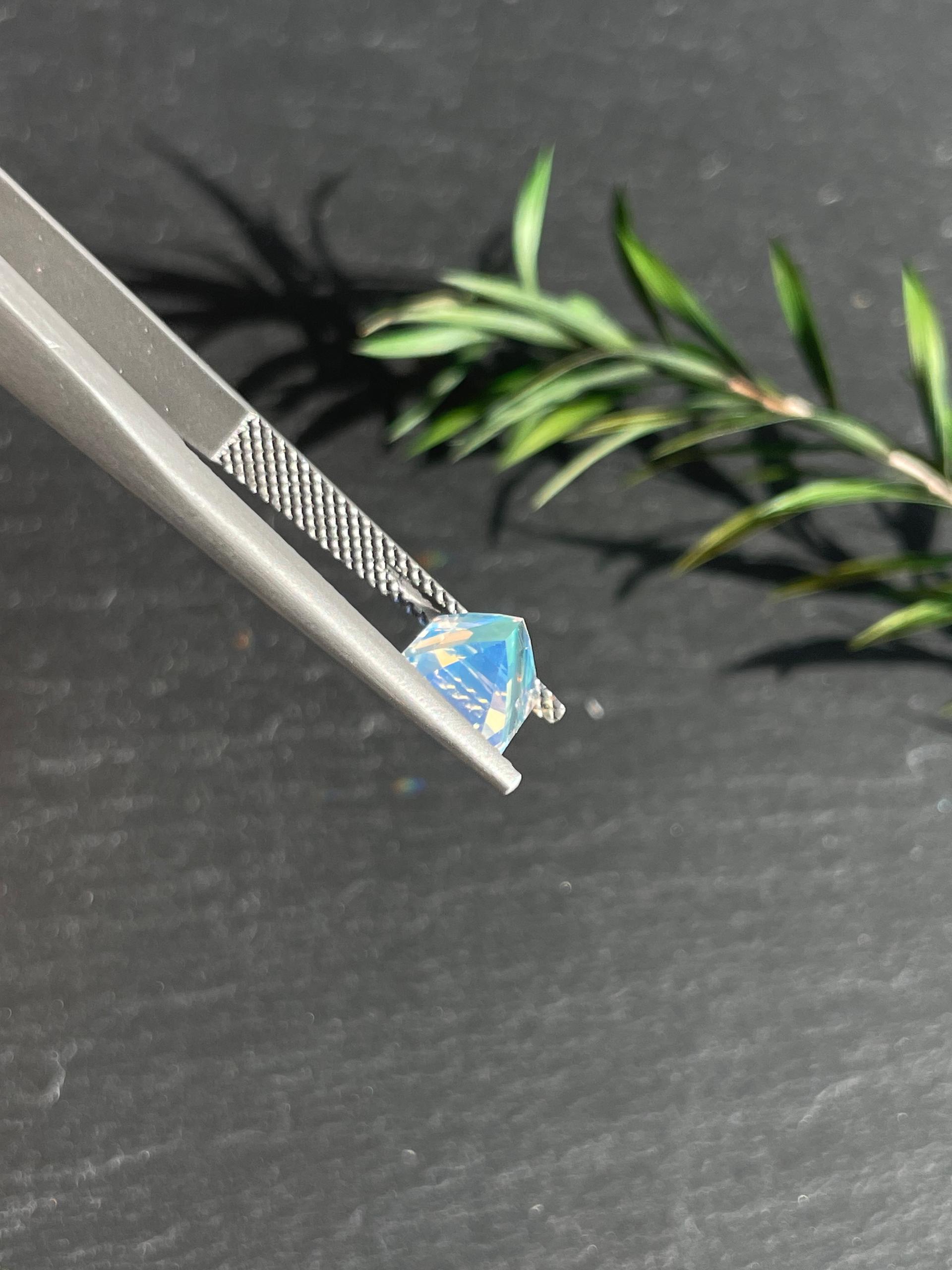 mixed colour rainbow moonstone, 2.89ct rectangular cut — view 6