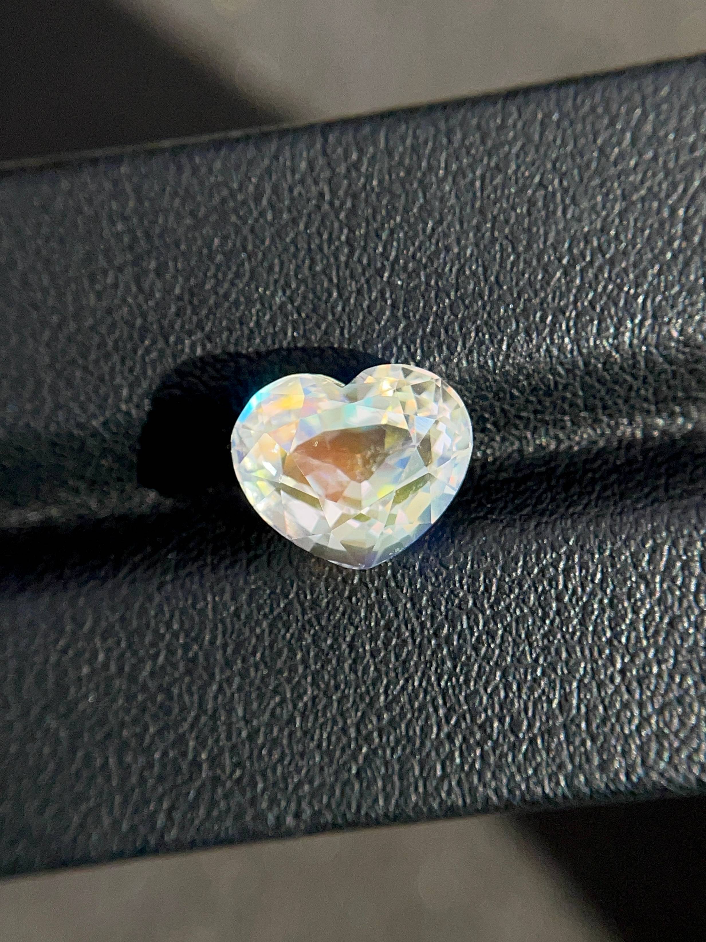 mixed colour rainbow moonstone, 4.4ct heart cut — view 5