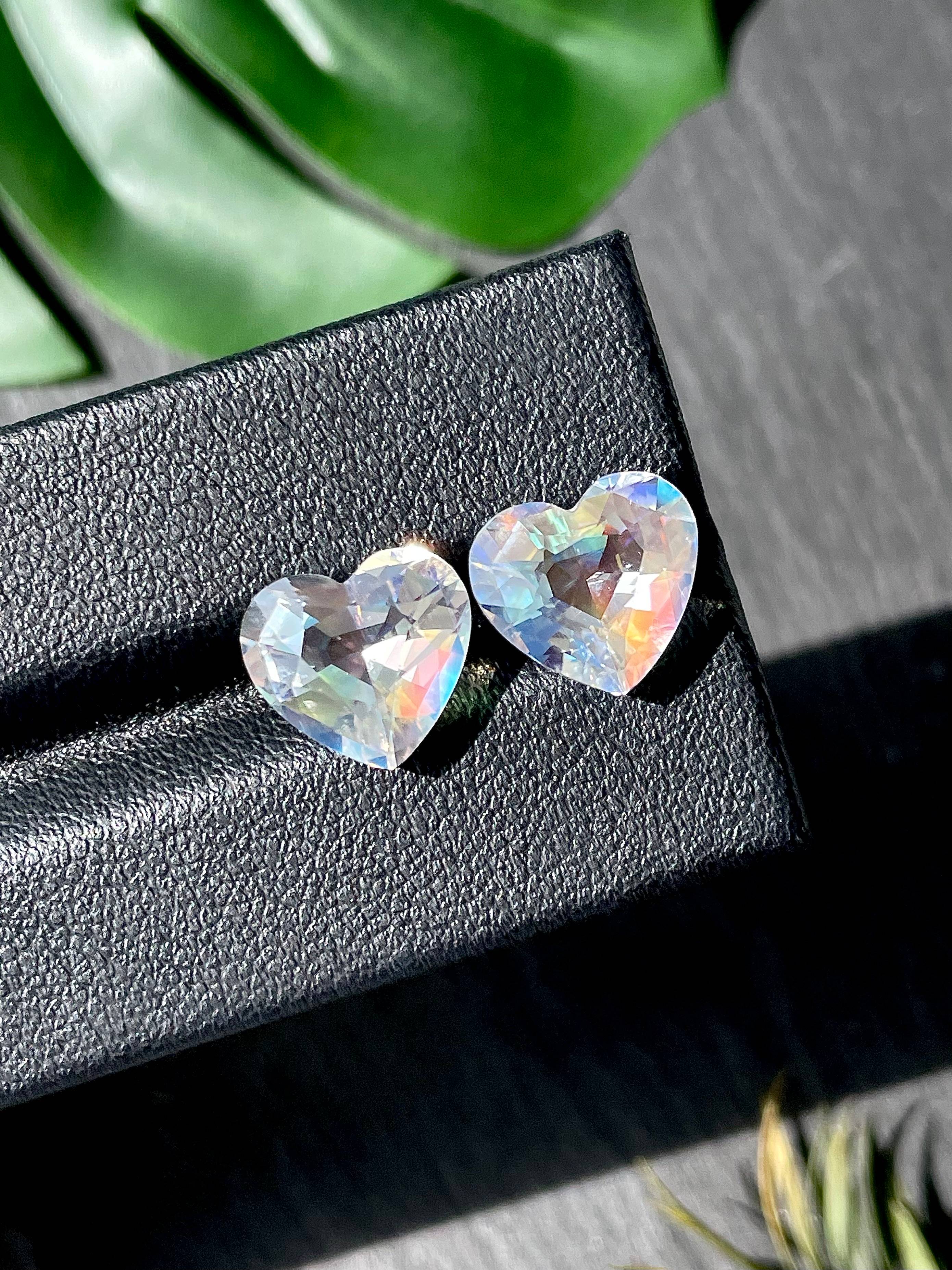 white rainbow moonstone, 7.84ct heart cut — view 5