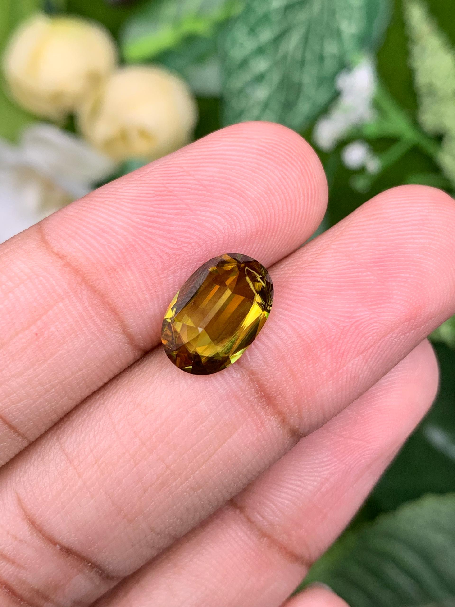 corn yellow sphene, 4.19ct oval cut — view 7