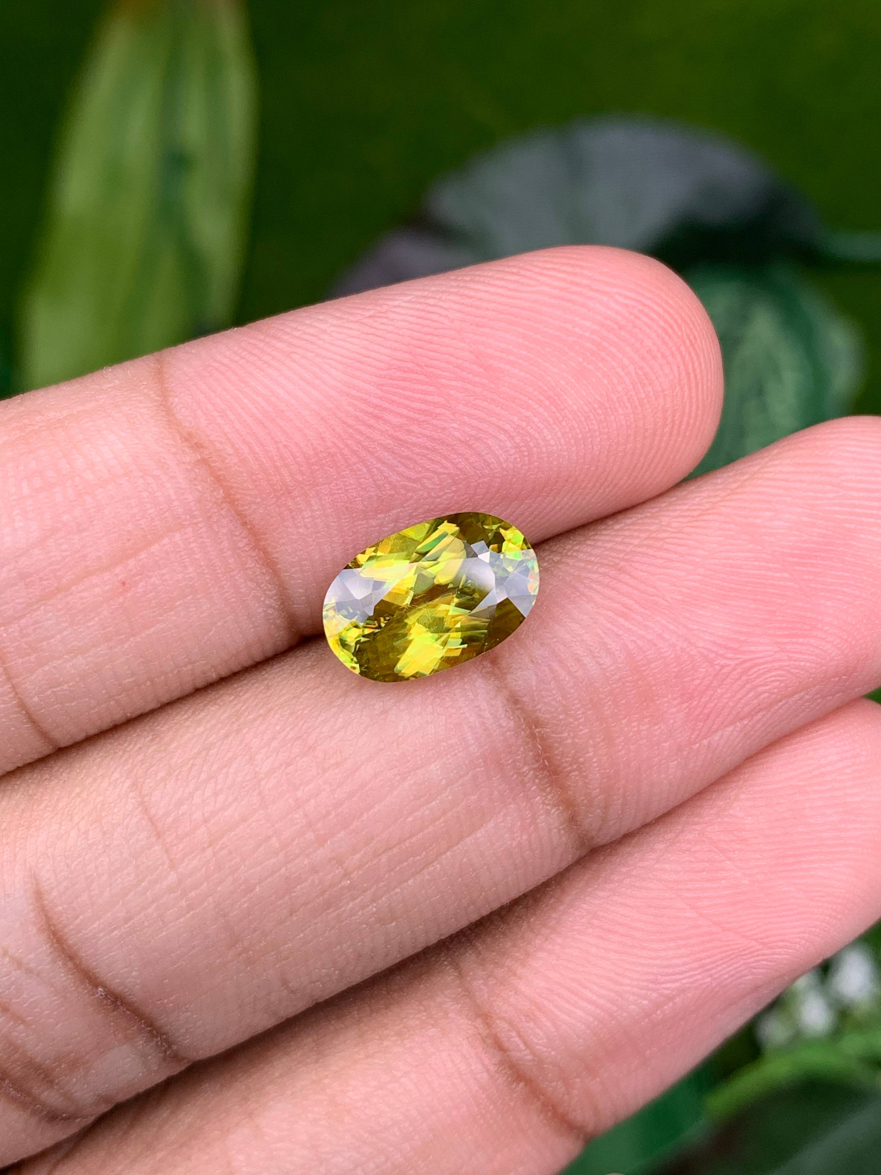 forest green sphene, 2.93ct oval cut — view 5