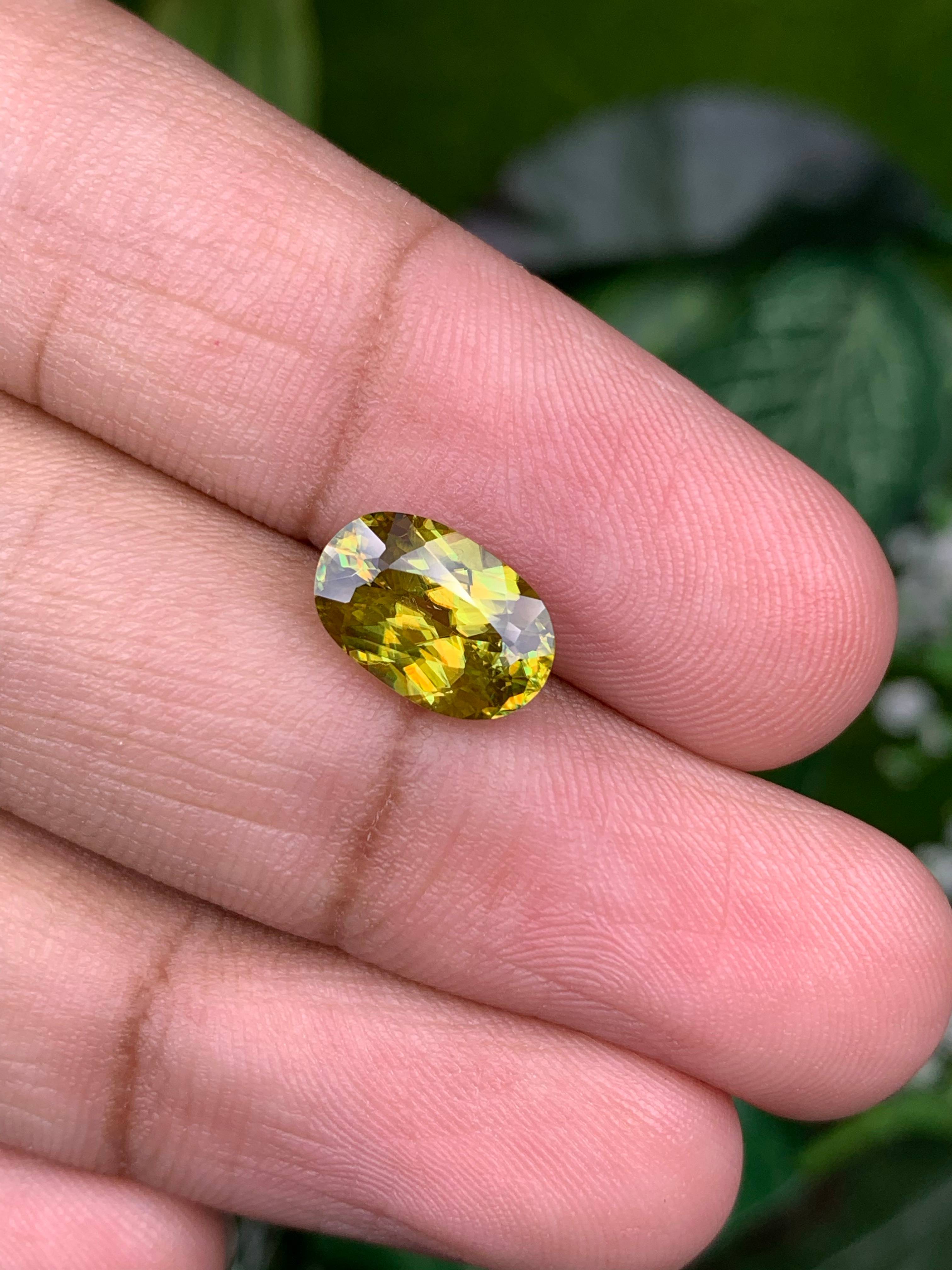 forest green sphene, 2.93ct oval cut — view 6