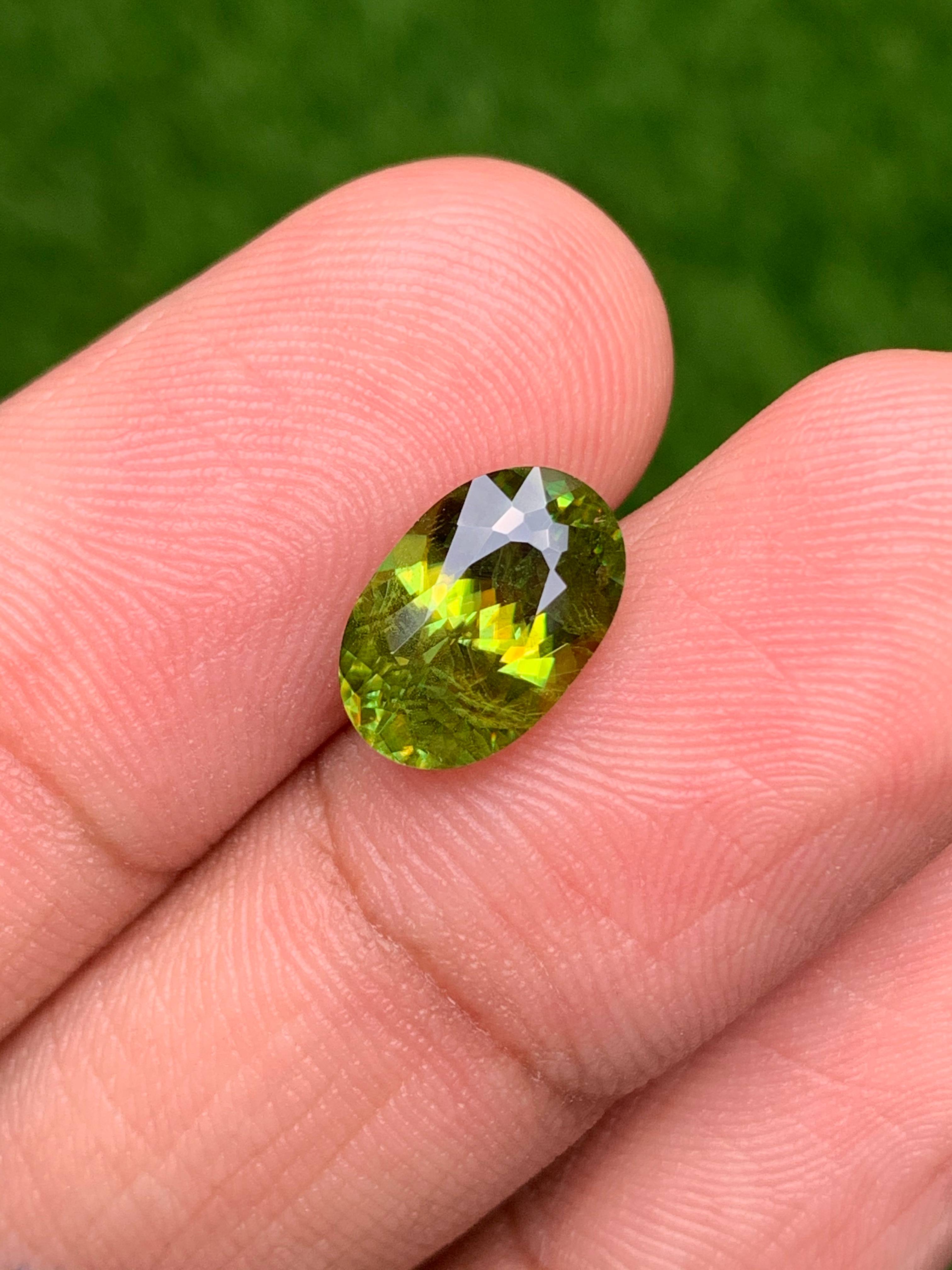 green sphene, 3.2ct oval cut — view 5