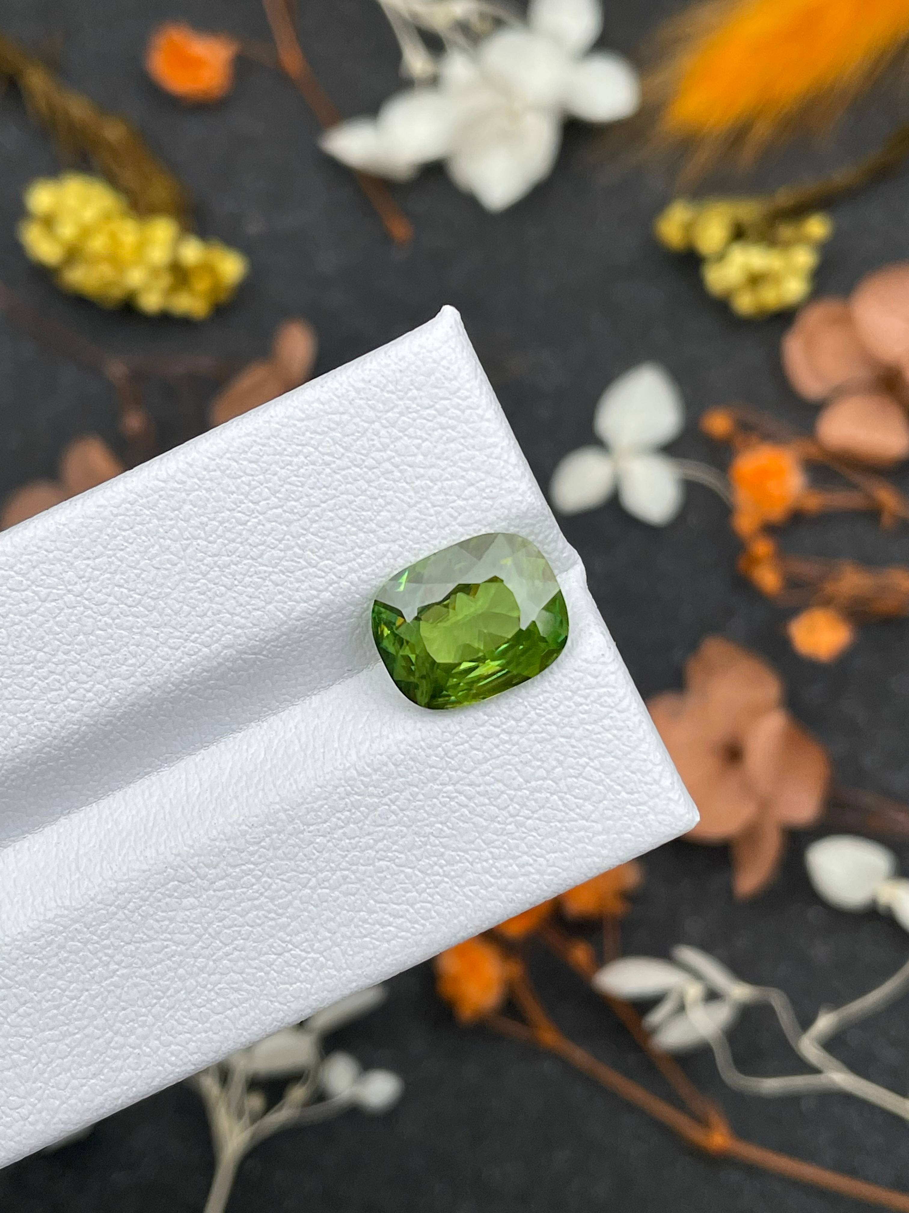 green sphene, 3.43ct cushion cut — view 5