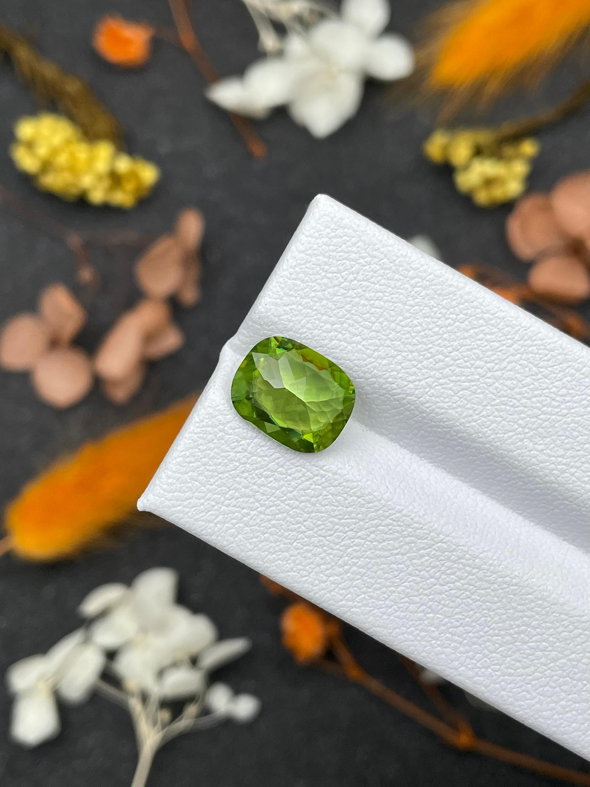 green sphene, 3.43ct cushion cut — view 6