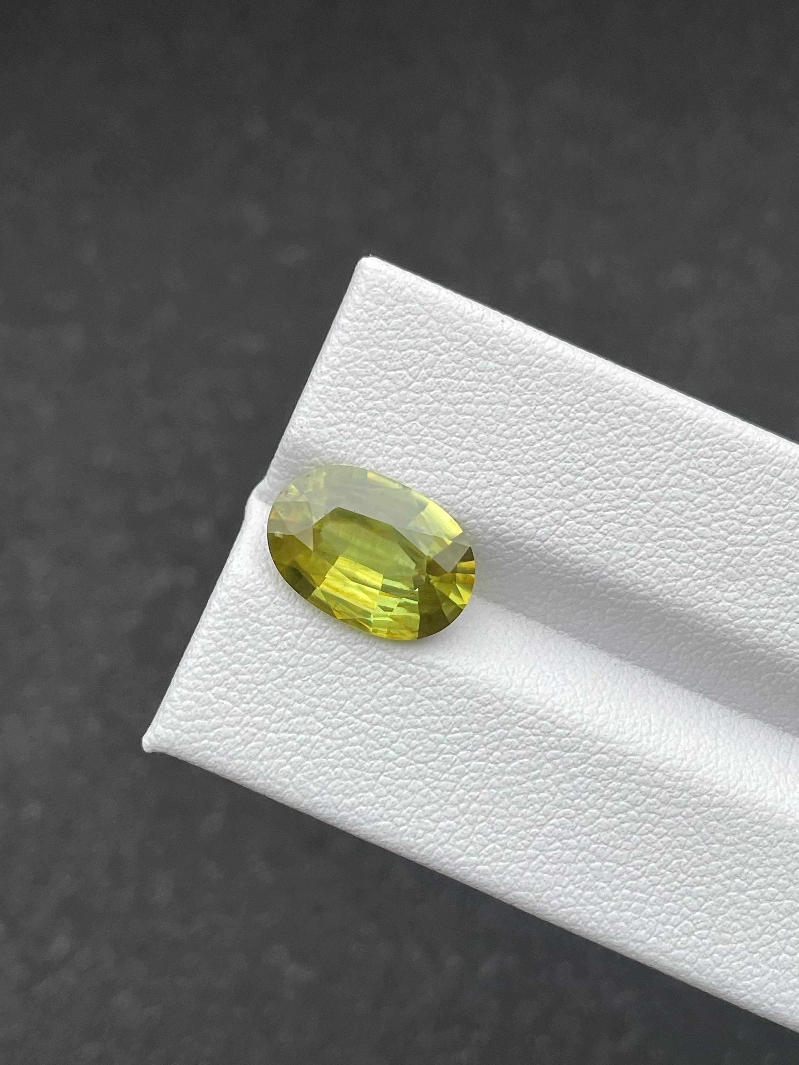 green sphene, 4.53ct oval cut — view 5