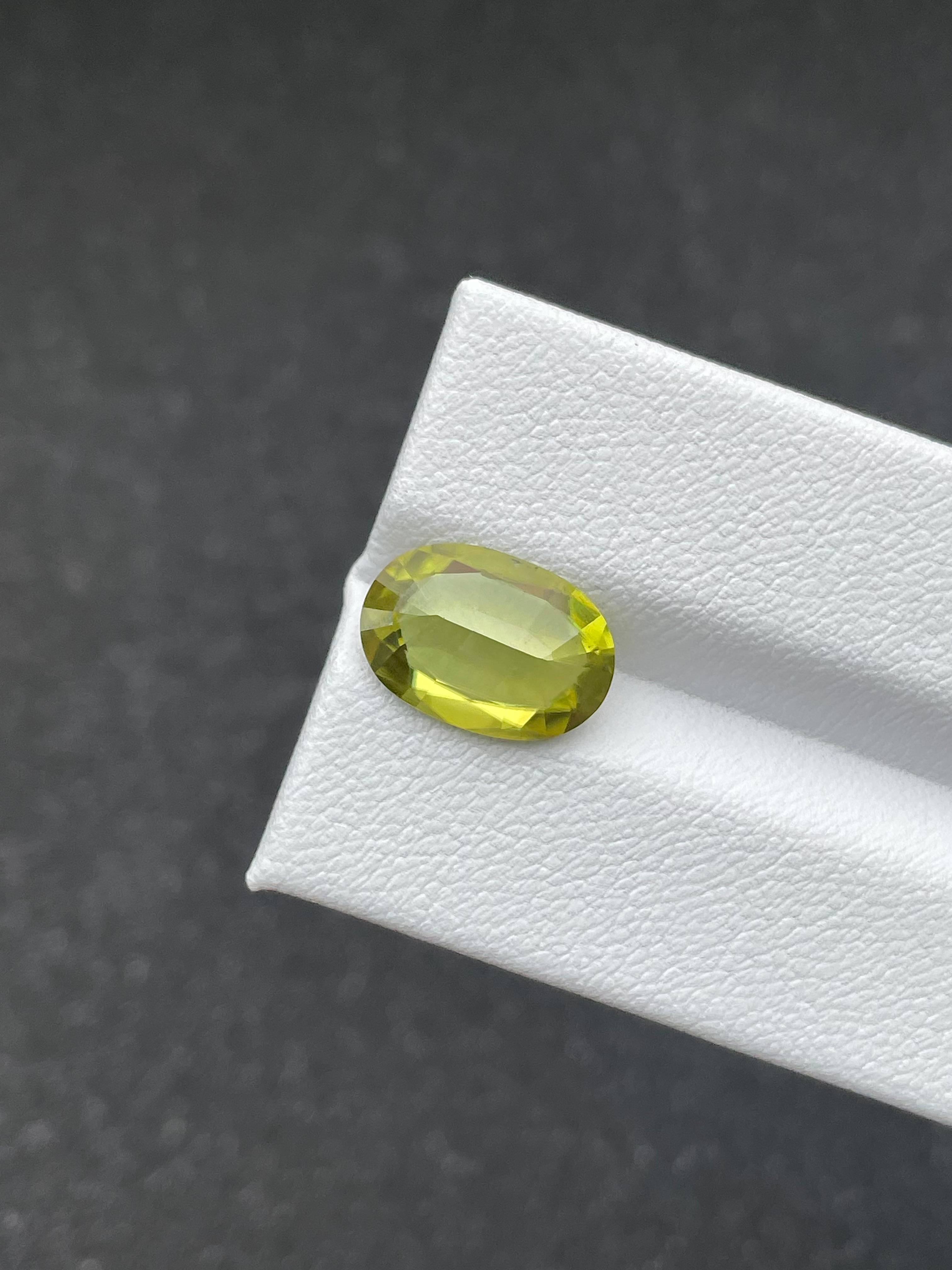 green sphene, 4.53ct oval cut — view 6