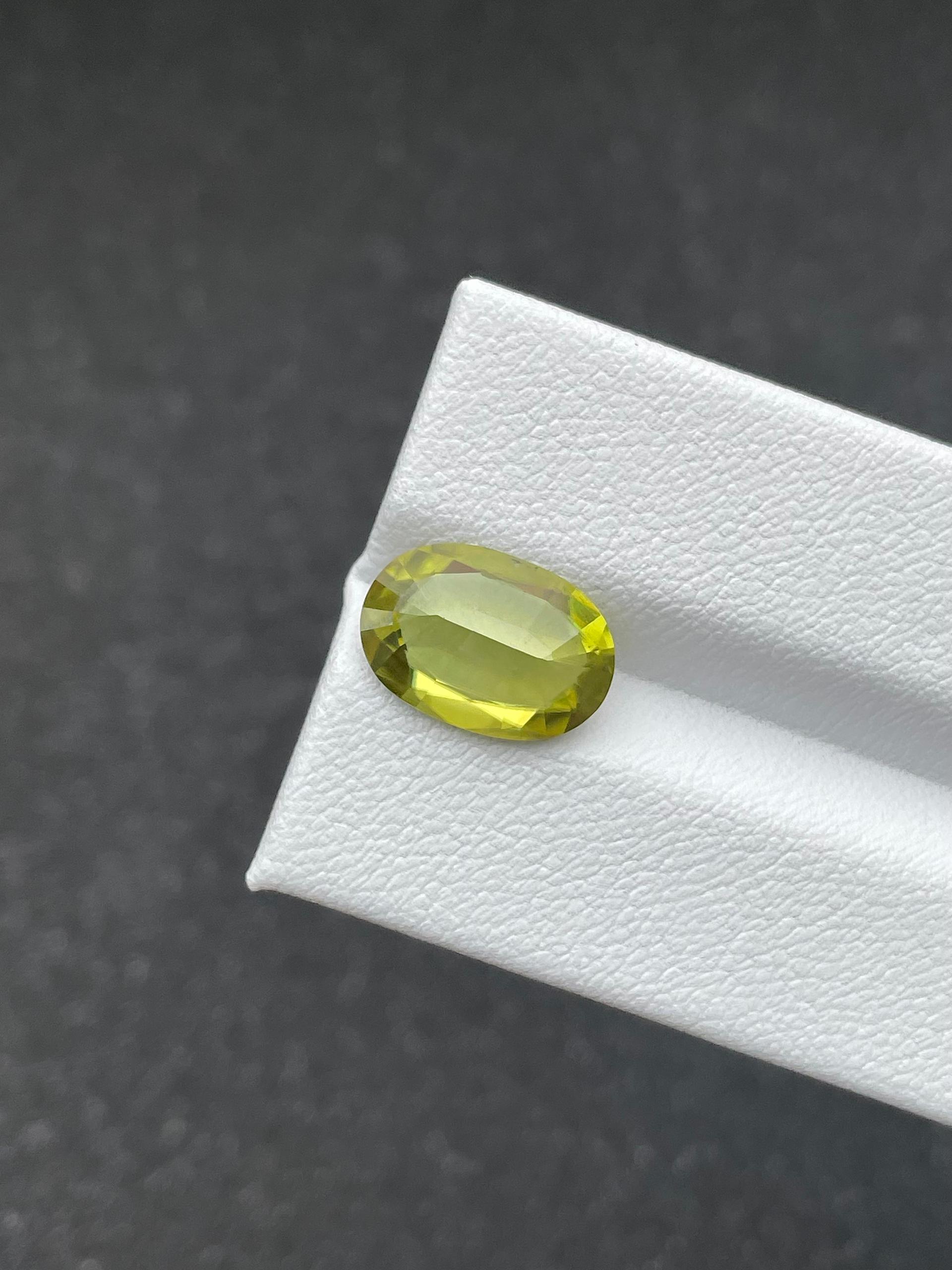 green sphene, 4.53ct oval cut — view 6