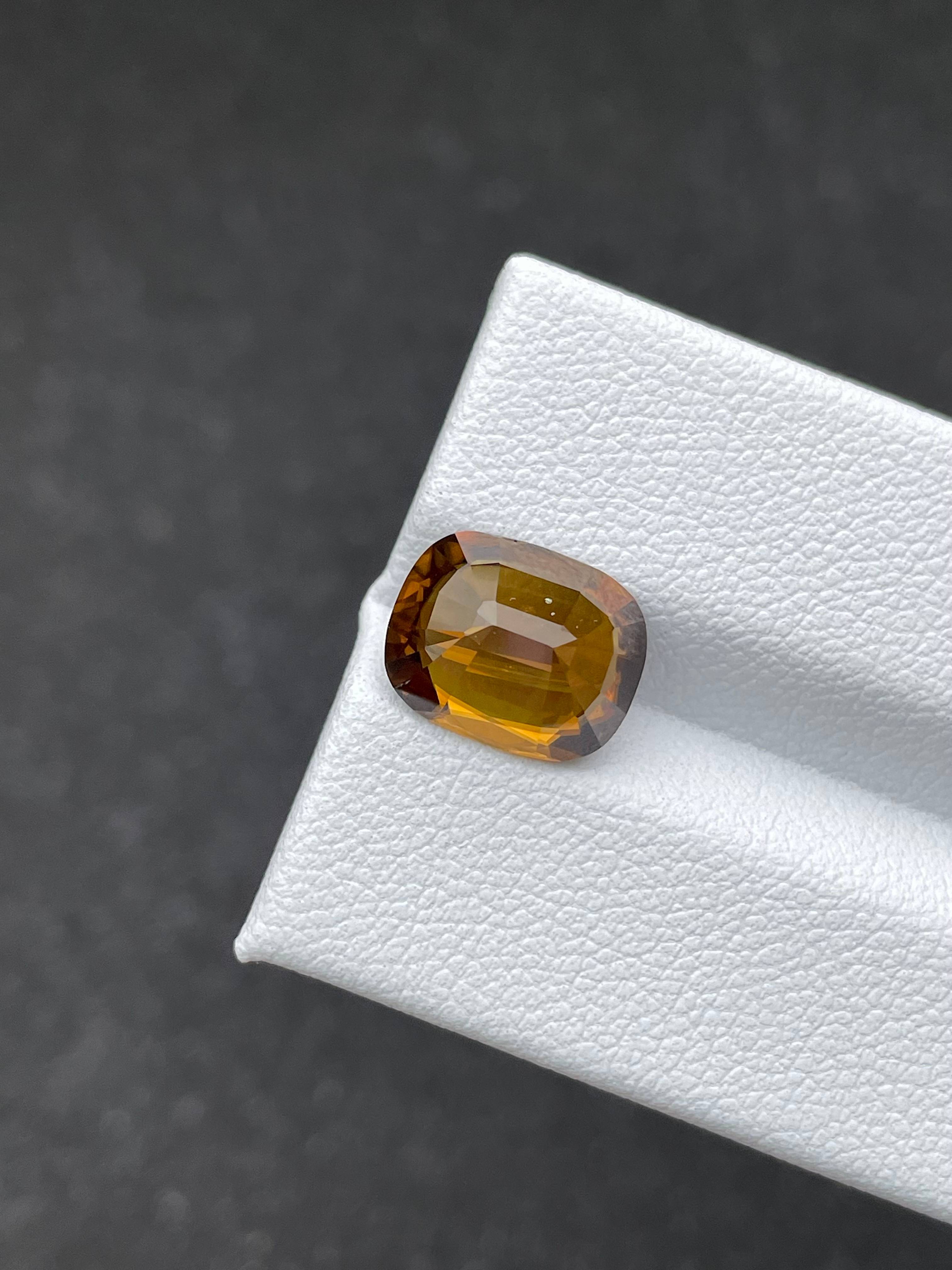 honey yellow sphene, 4.52ct cushion cut — view 6