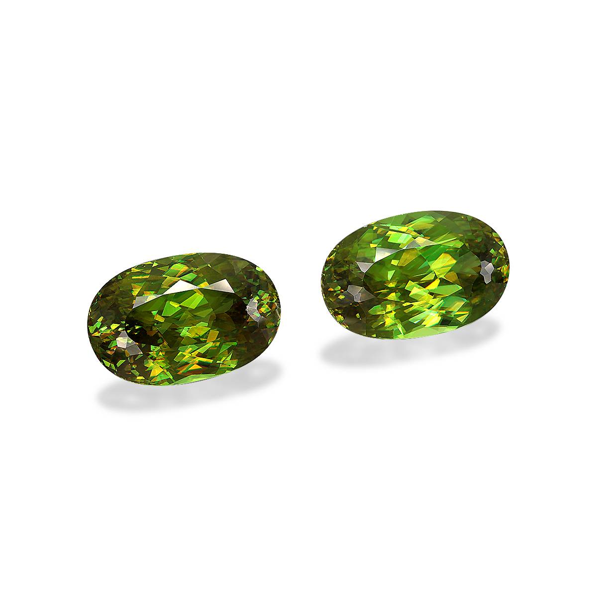 green sphene, 23.1ct oval cut — view 3