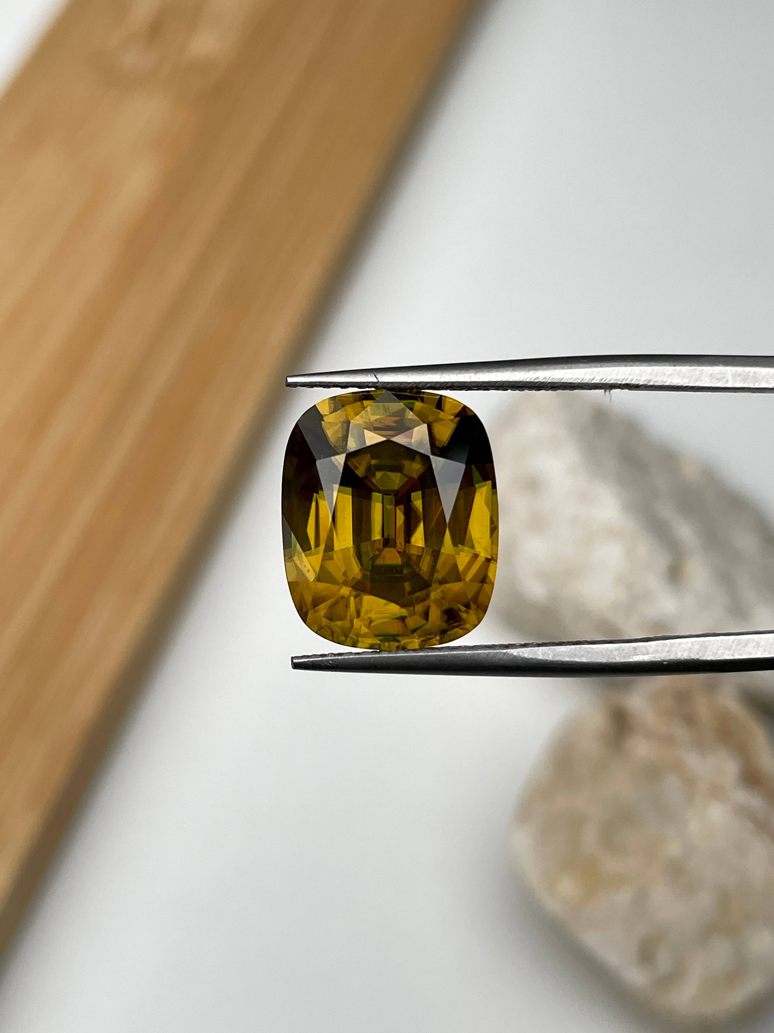 corn yellow sphene, 8.57ct cushion cut — view 5