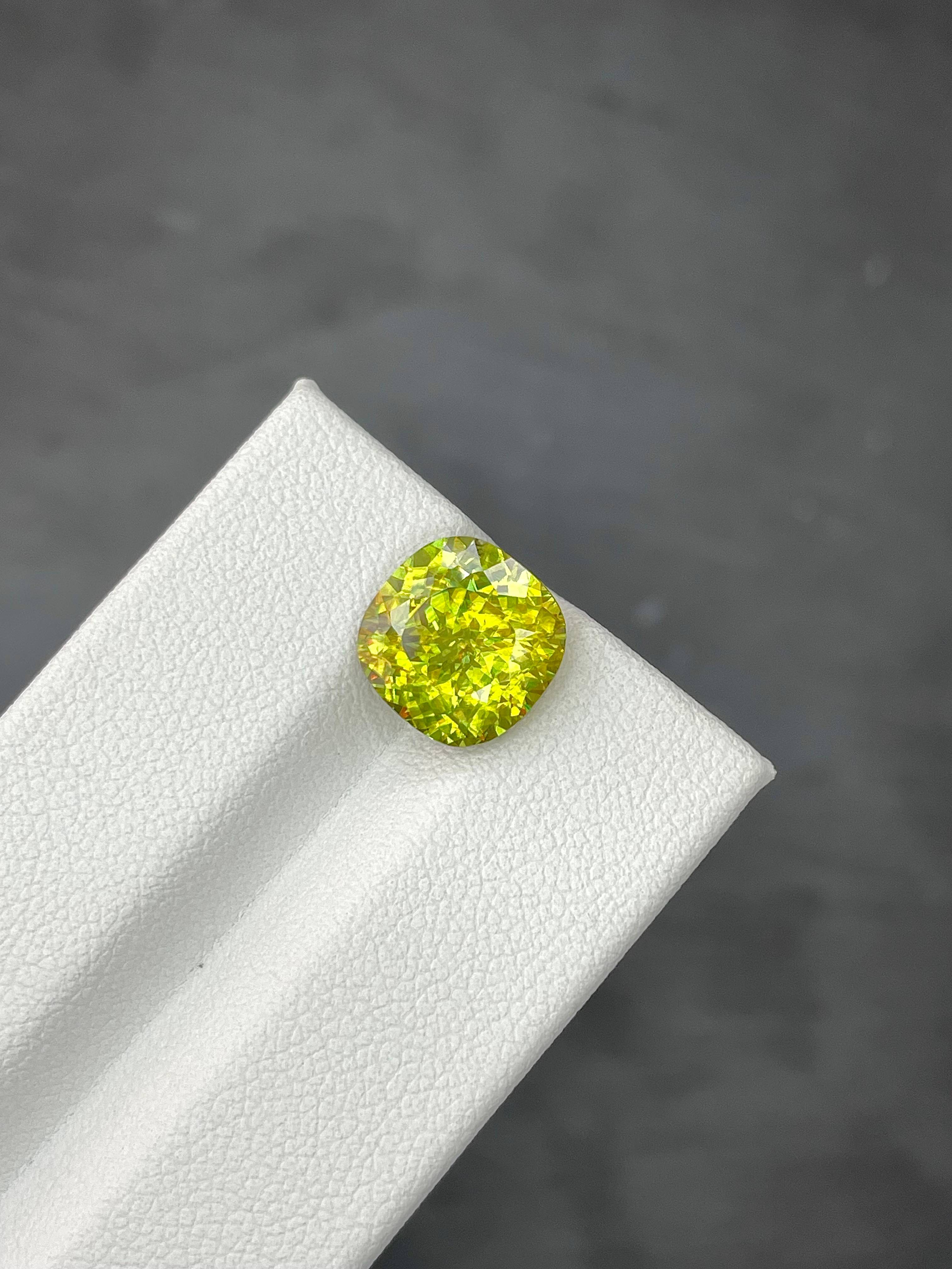 lime green sphene, 4.33ct cushion cut — view 5