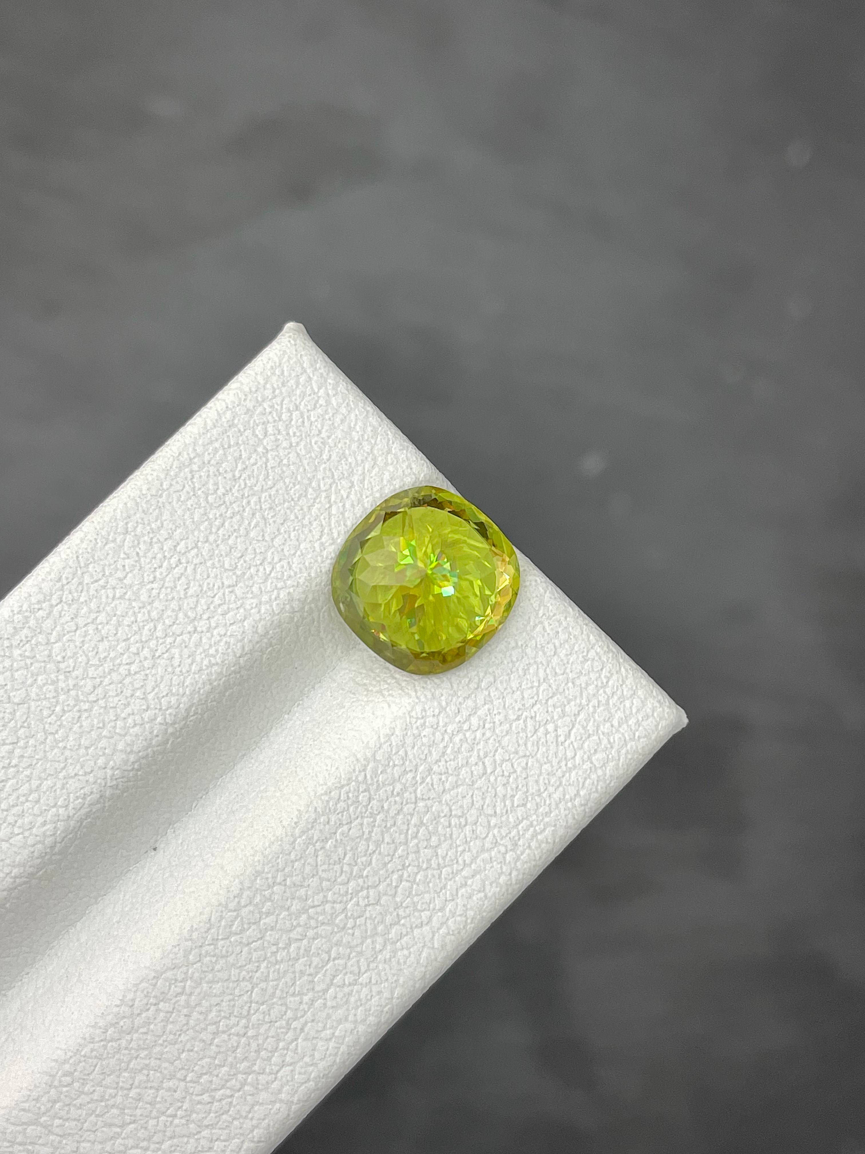 lime green sphene, 4.33ct cushion cut — view 6