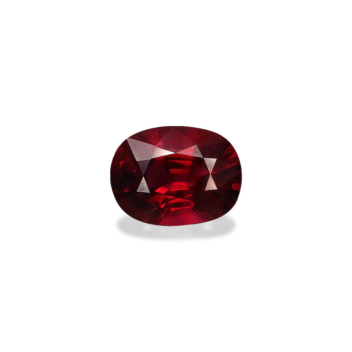 Pigeons Blood red mozambique ruby, 3.4ct oval cut — main view