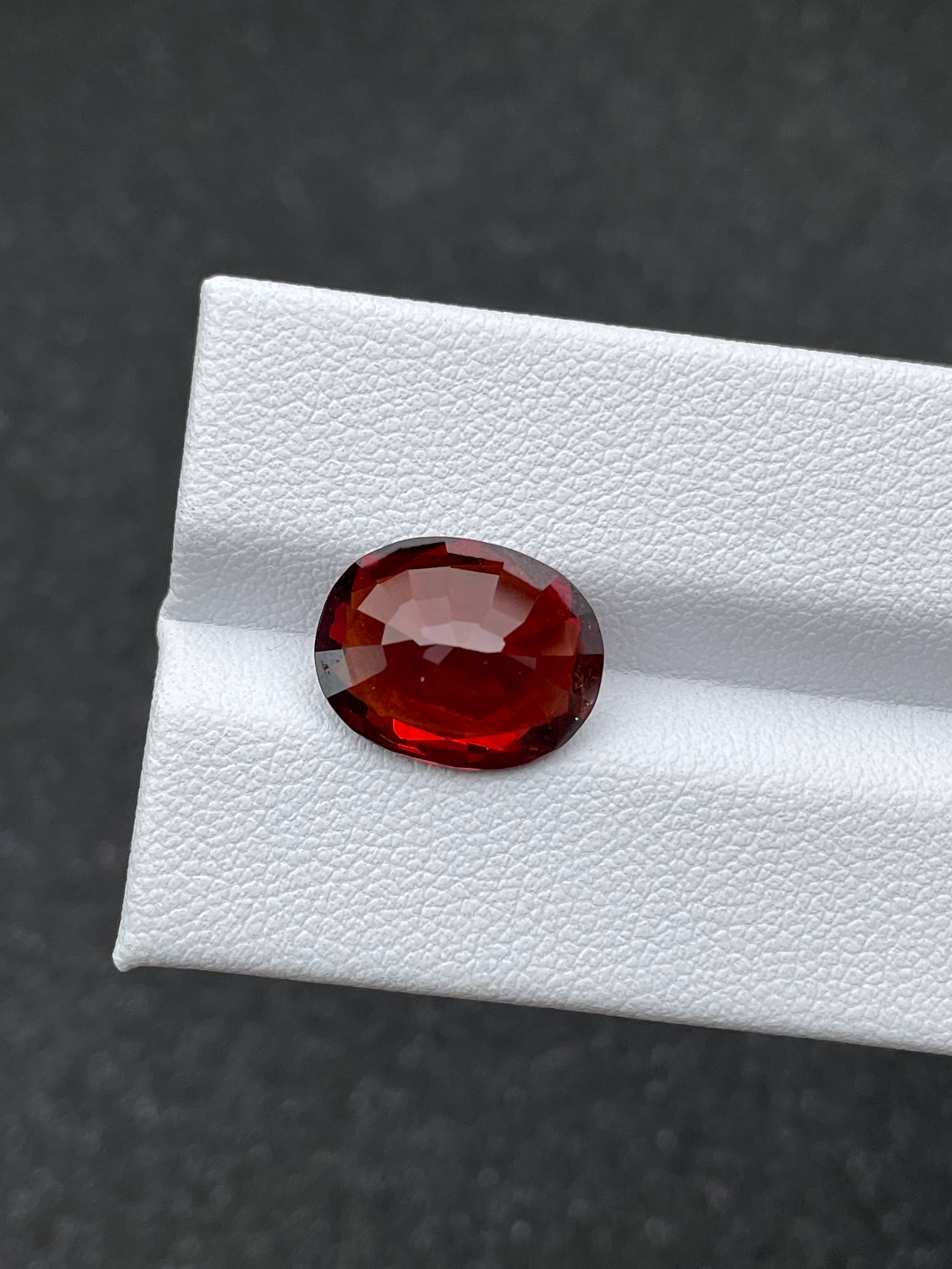 scarlet red spessartite garnet, 7.02ct oval cut — view 5
