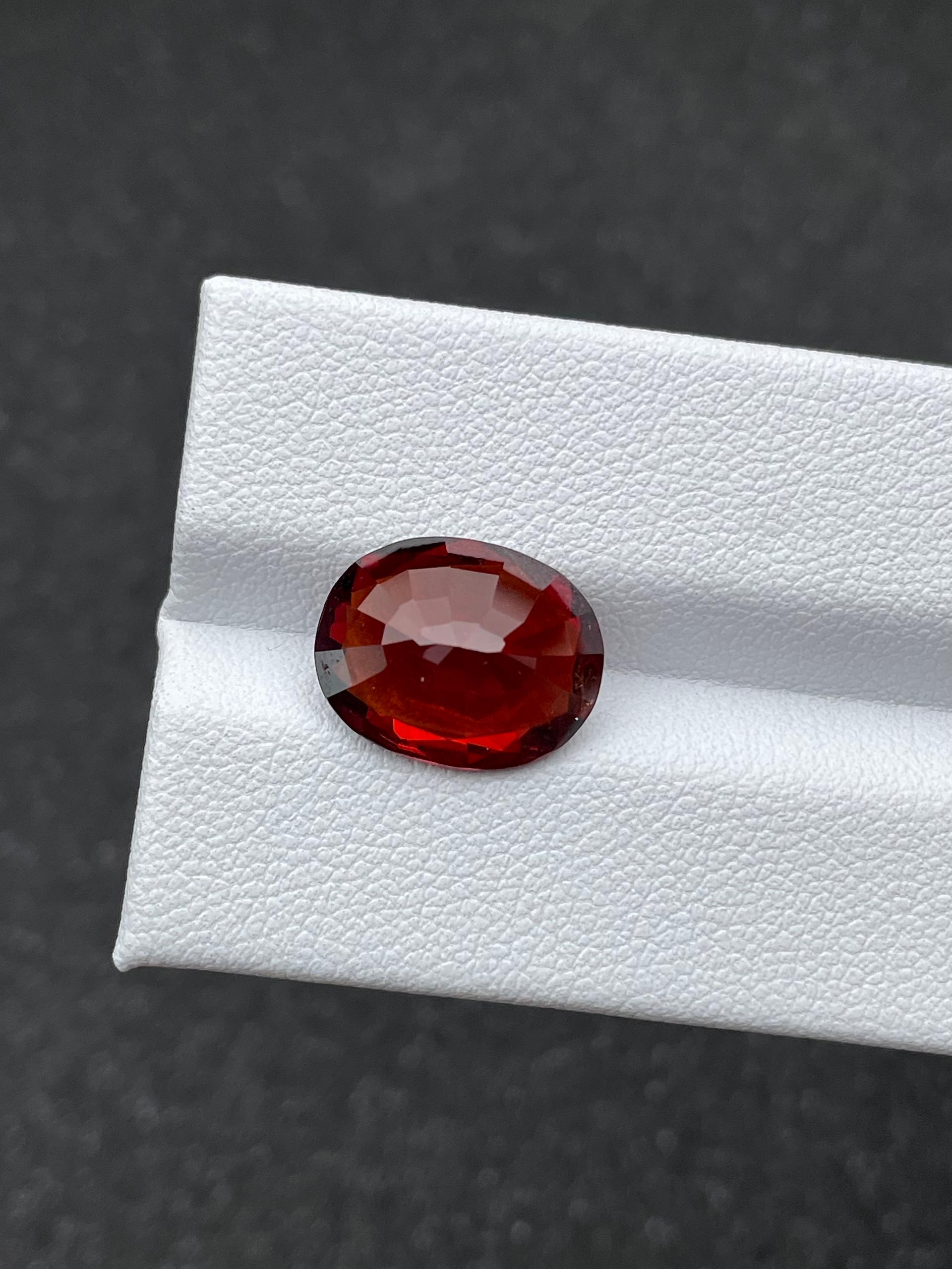 scarlet red spessartite garnet, 7.02ct oval cut — view 5