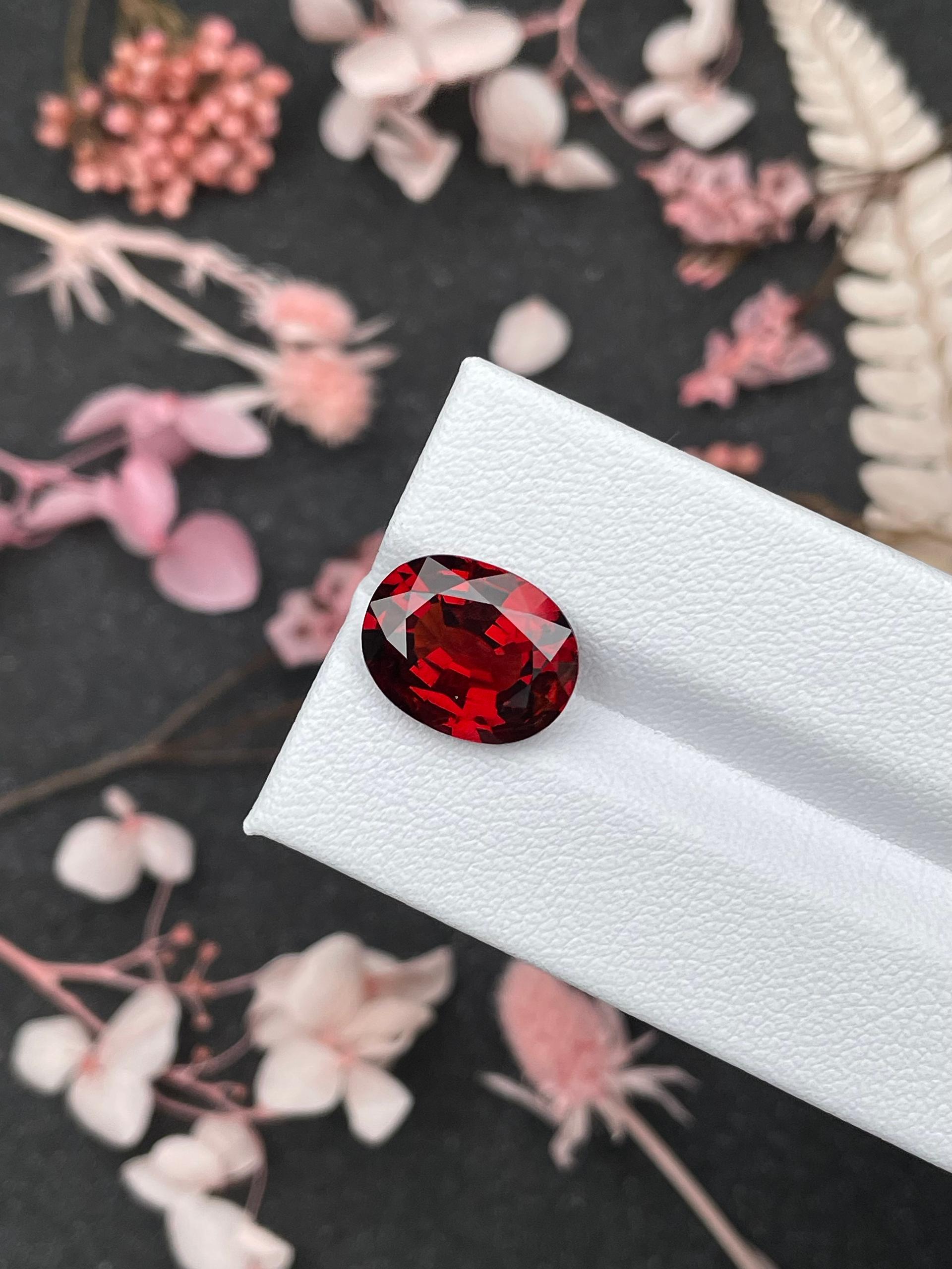 scarlet red spessartite garnet, 7.02ct oval cut — view 7