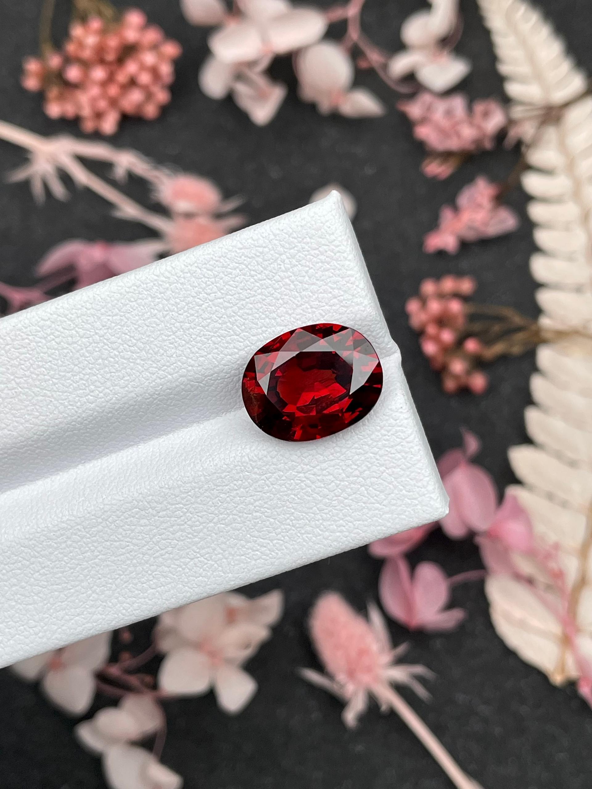 scarlet red spessartite garnet, 7.02ct oval cut — view 8