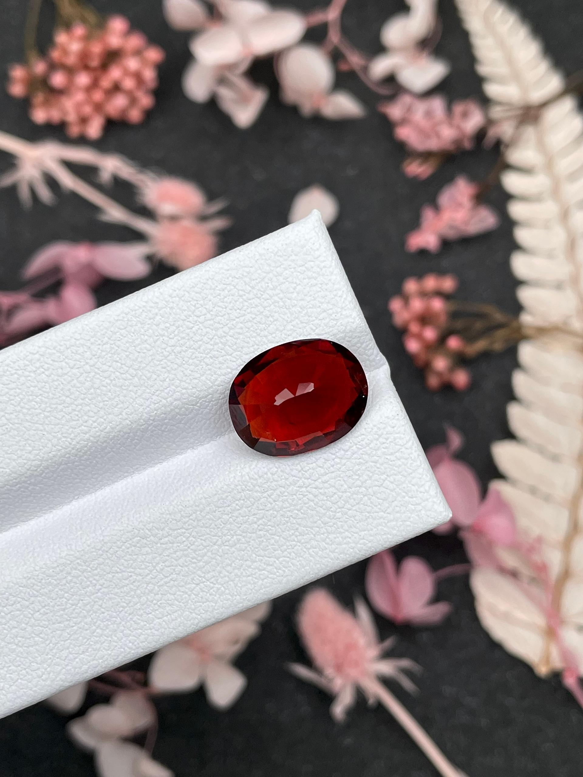 scarlet red spessartite garnet, 7.02ct oval cut — view 9