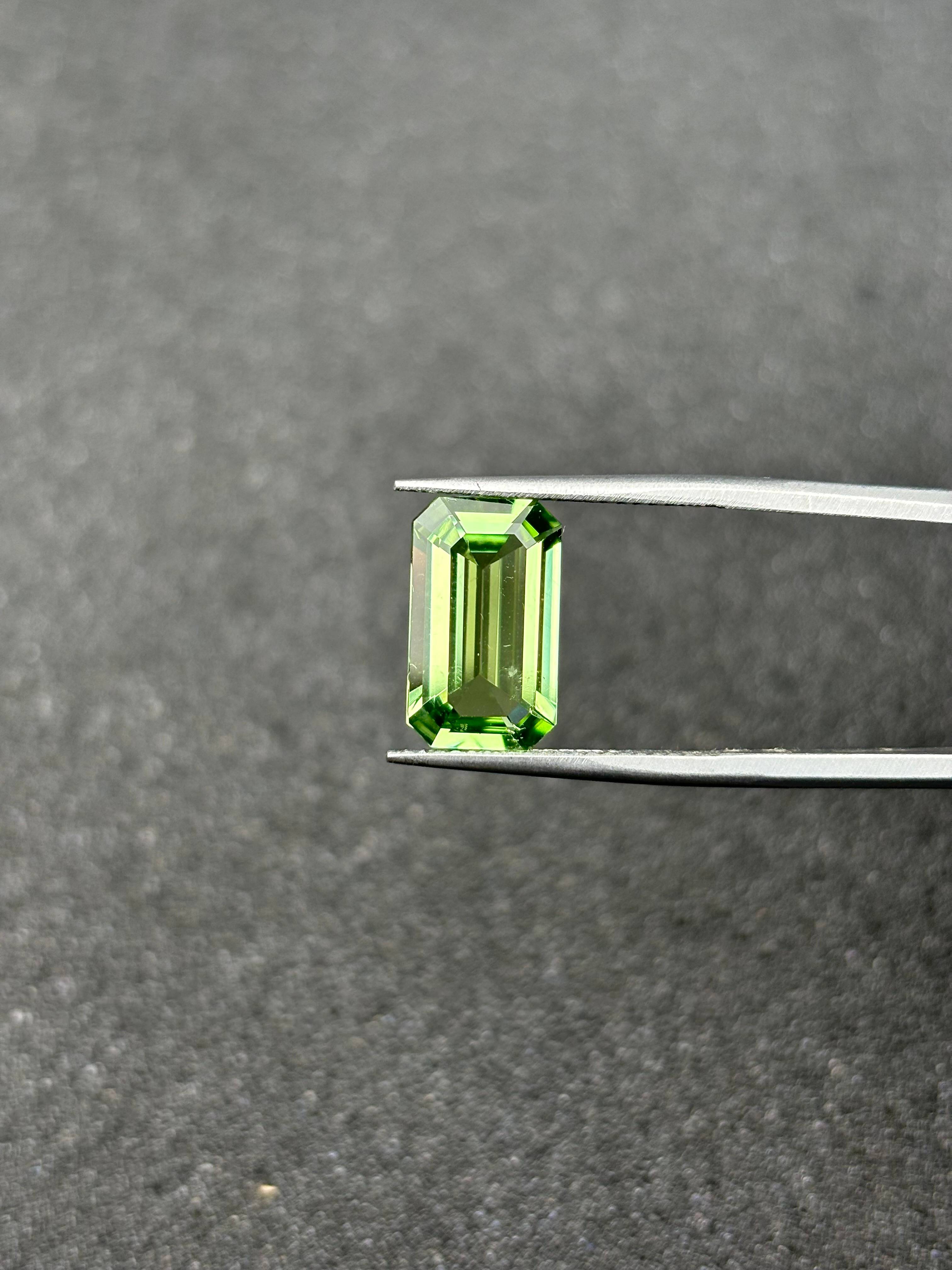 green green tourmaline, 4.56ct rectangular cut — view 9