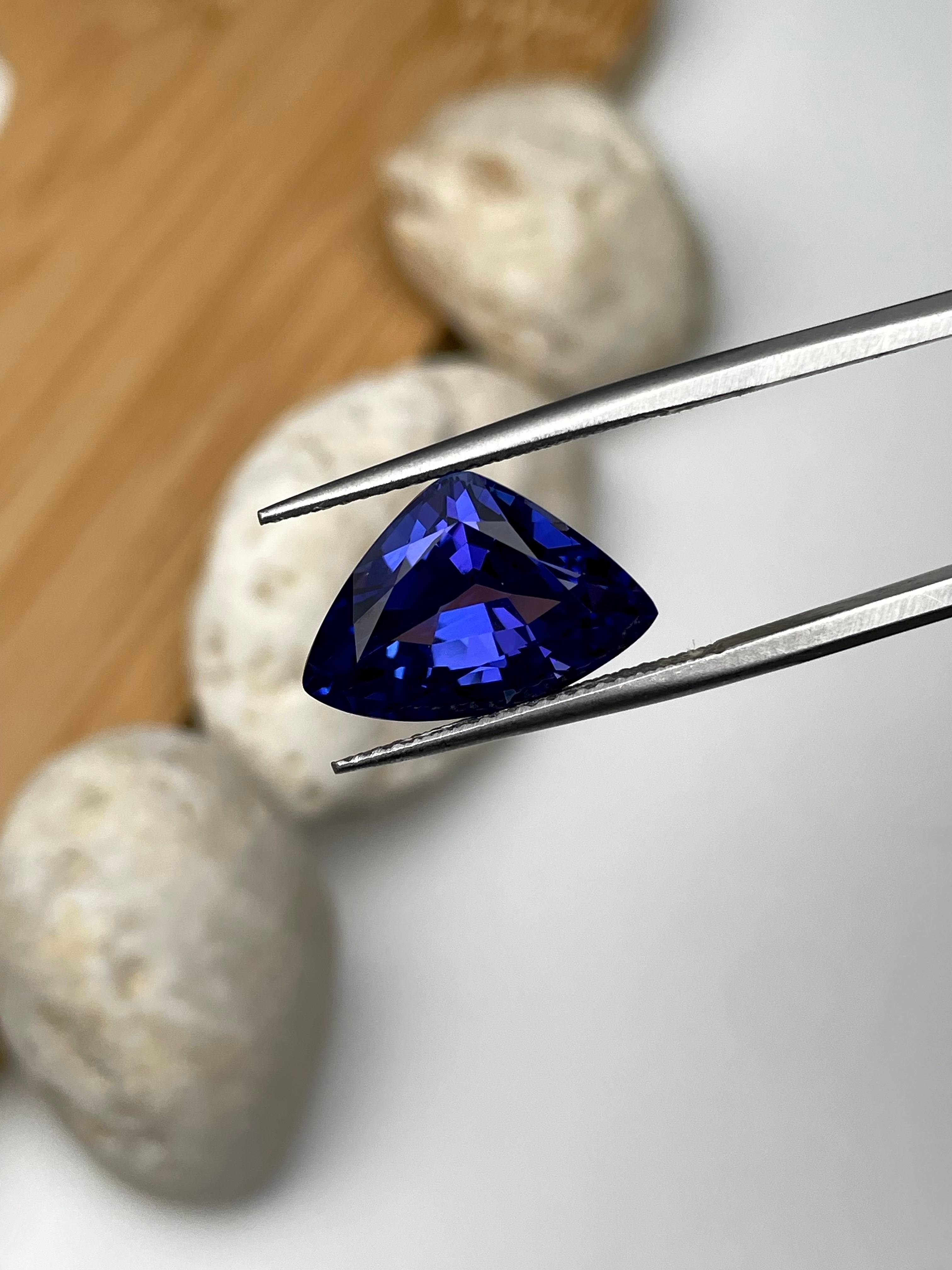 violet blue tanzanite, 6.92ct trilliant cut — view 6