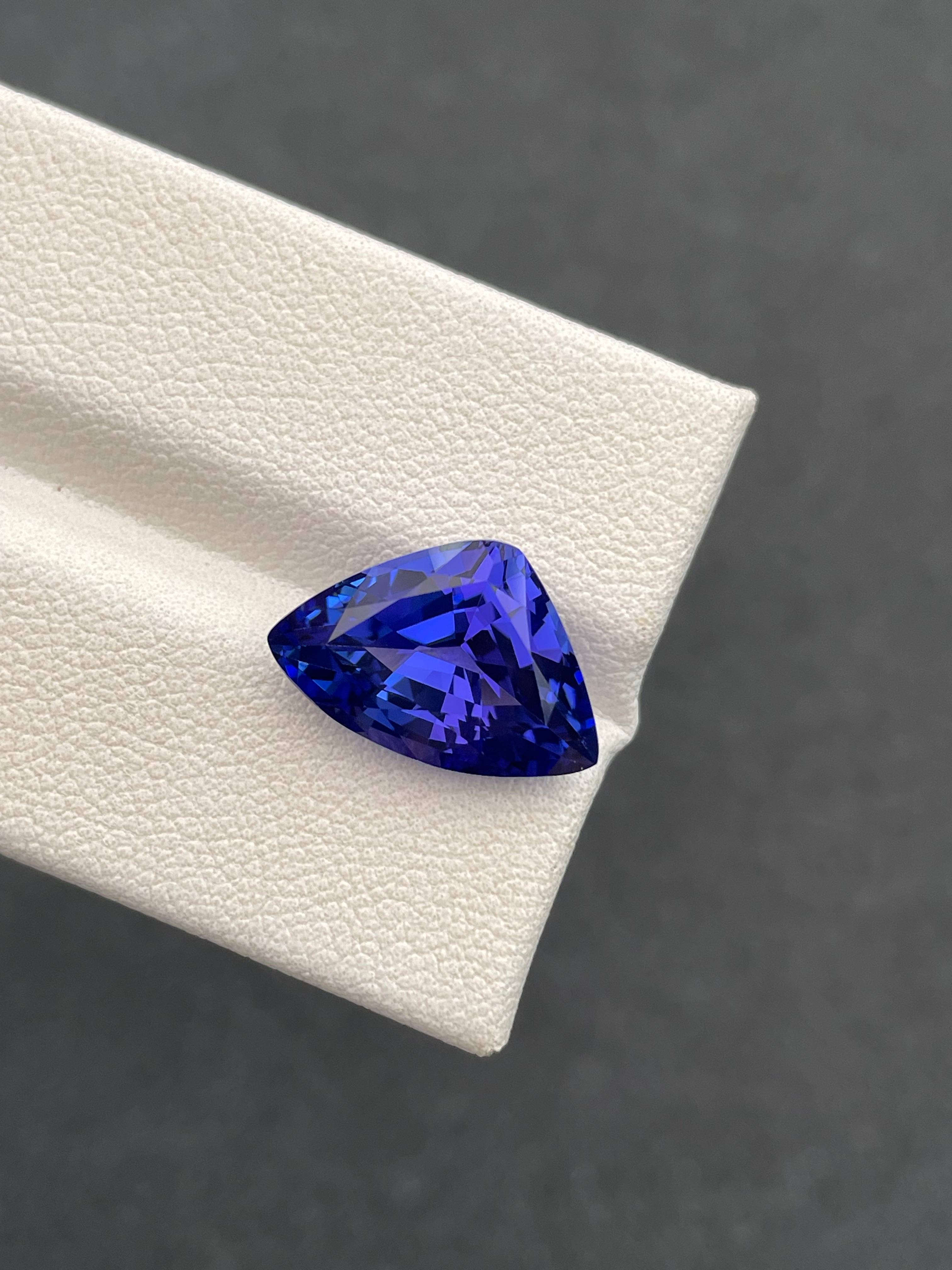 violet blue tanzanite, 6.92ct trilliant cut — view 9