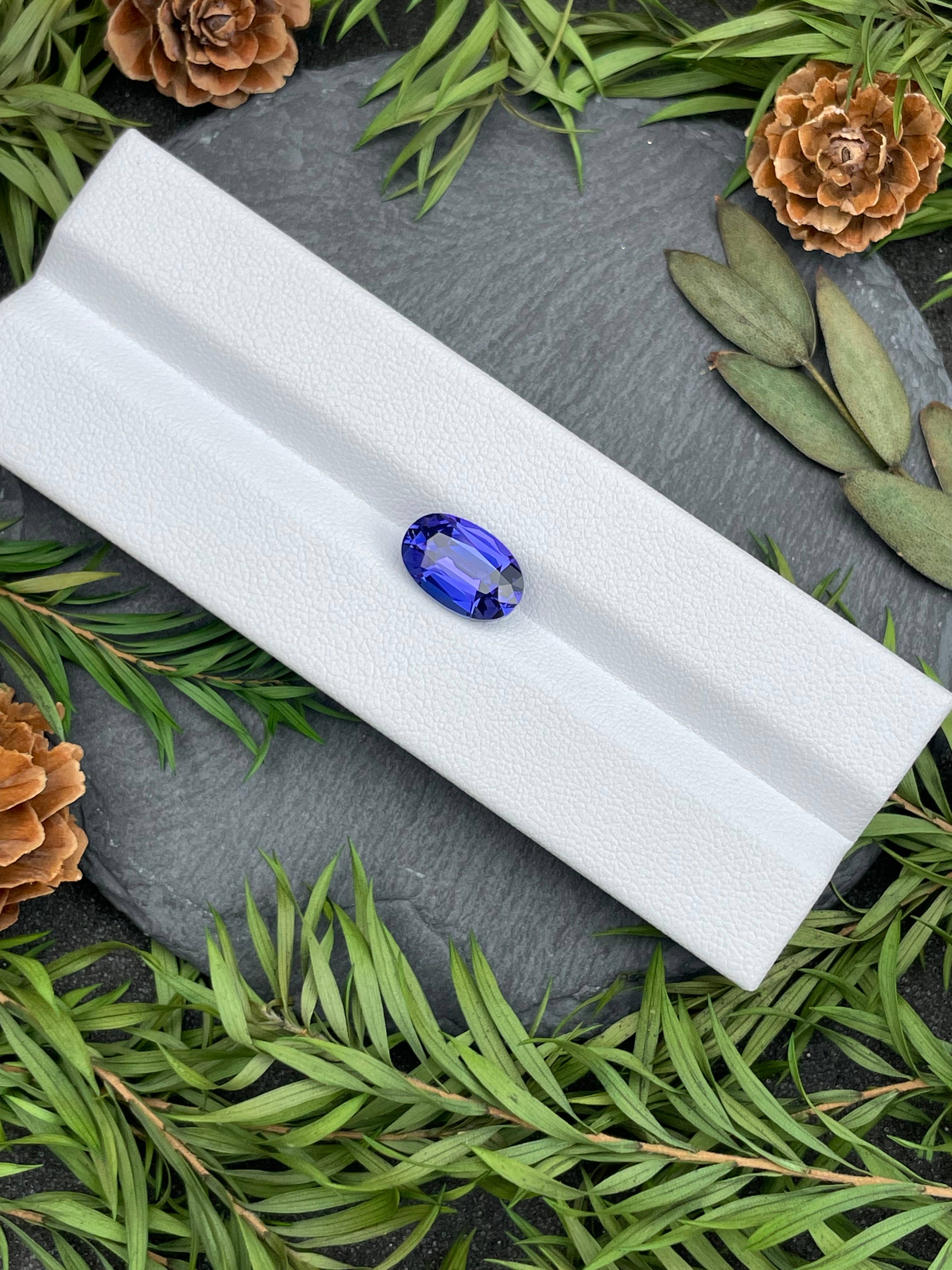 AAA+ violet blue tanzanite, 3.98ct oval cut — view 6