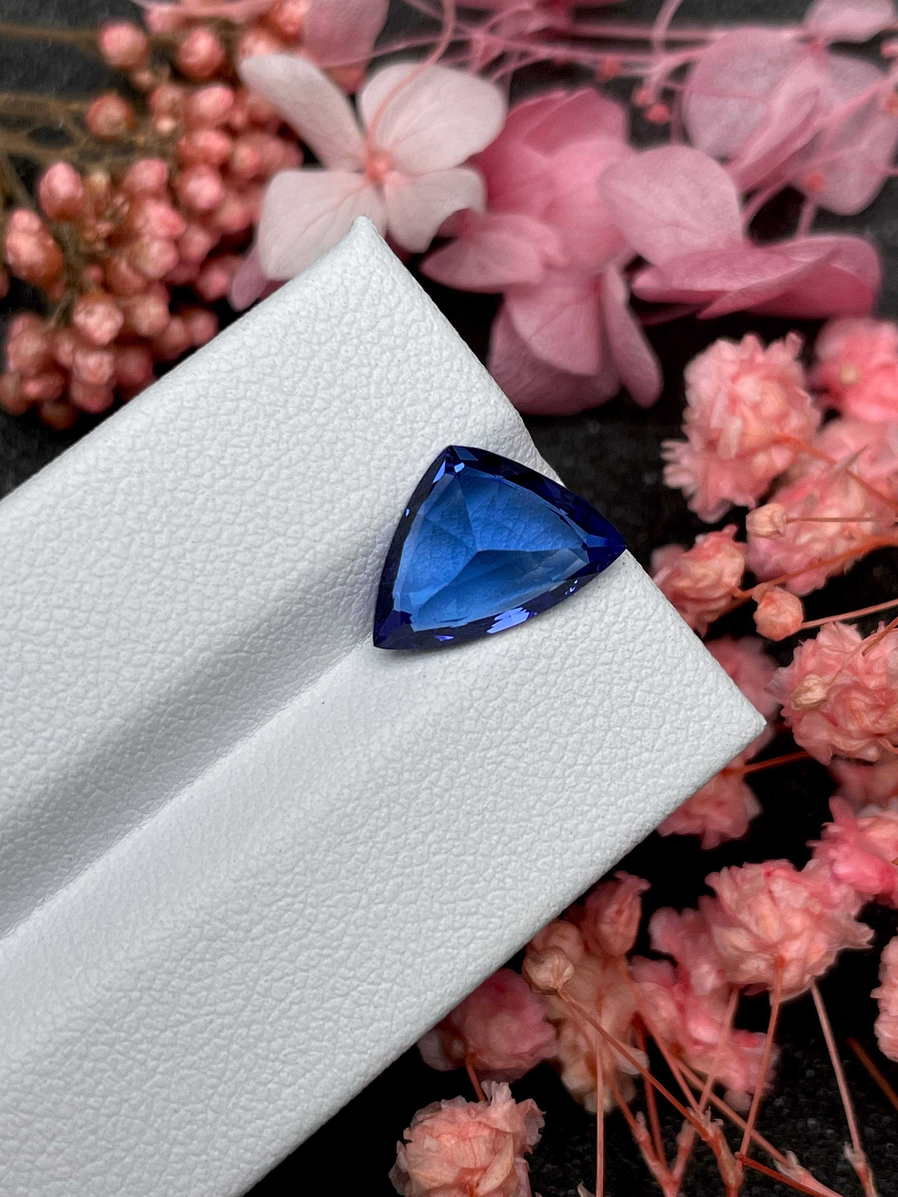 AA violet blue tanzanite, 3.99ct trilliant cut — view 6