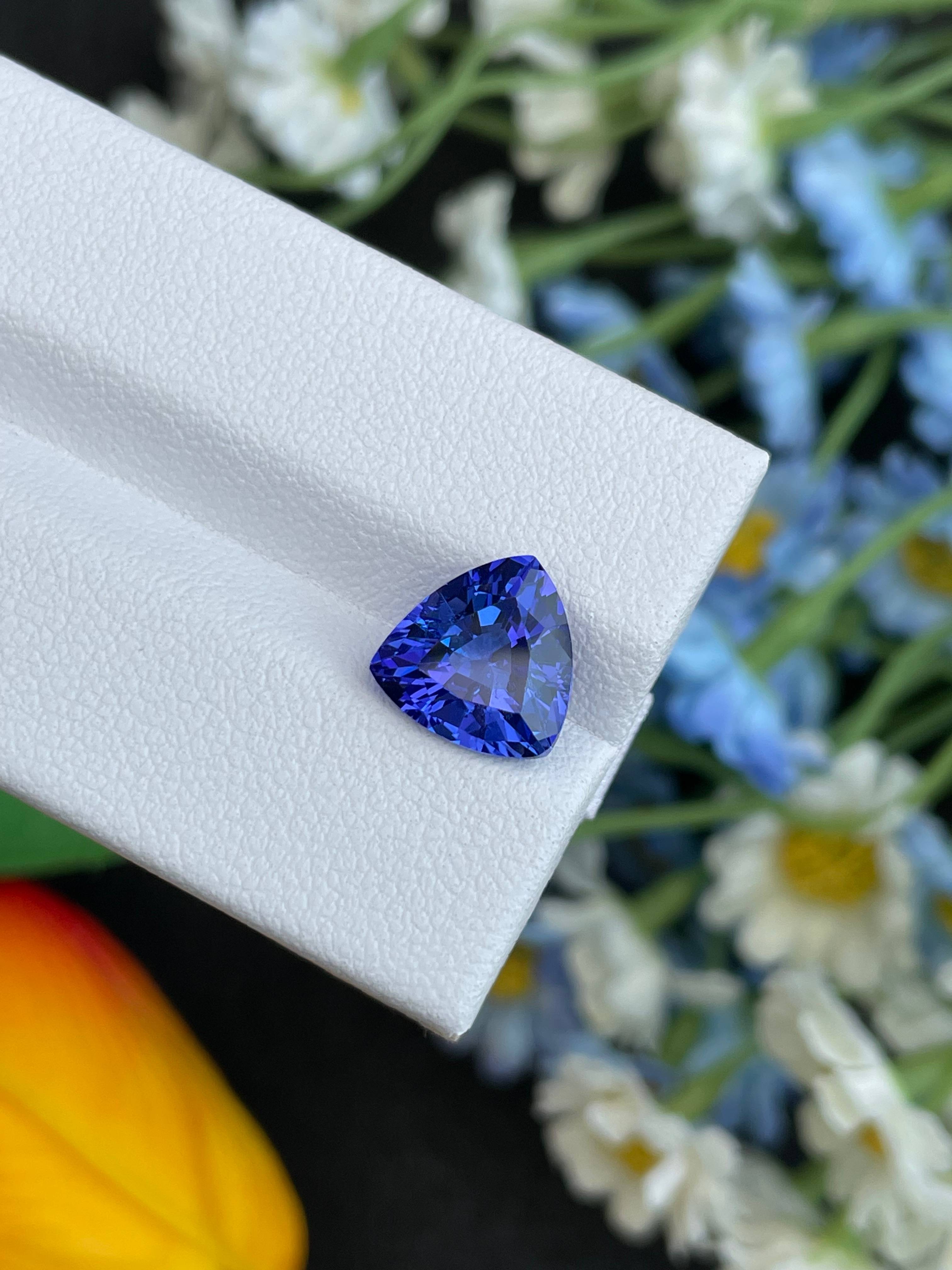 AA violet blue tanzanite, 3.23ct trilliant cut — view 6