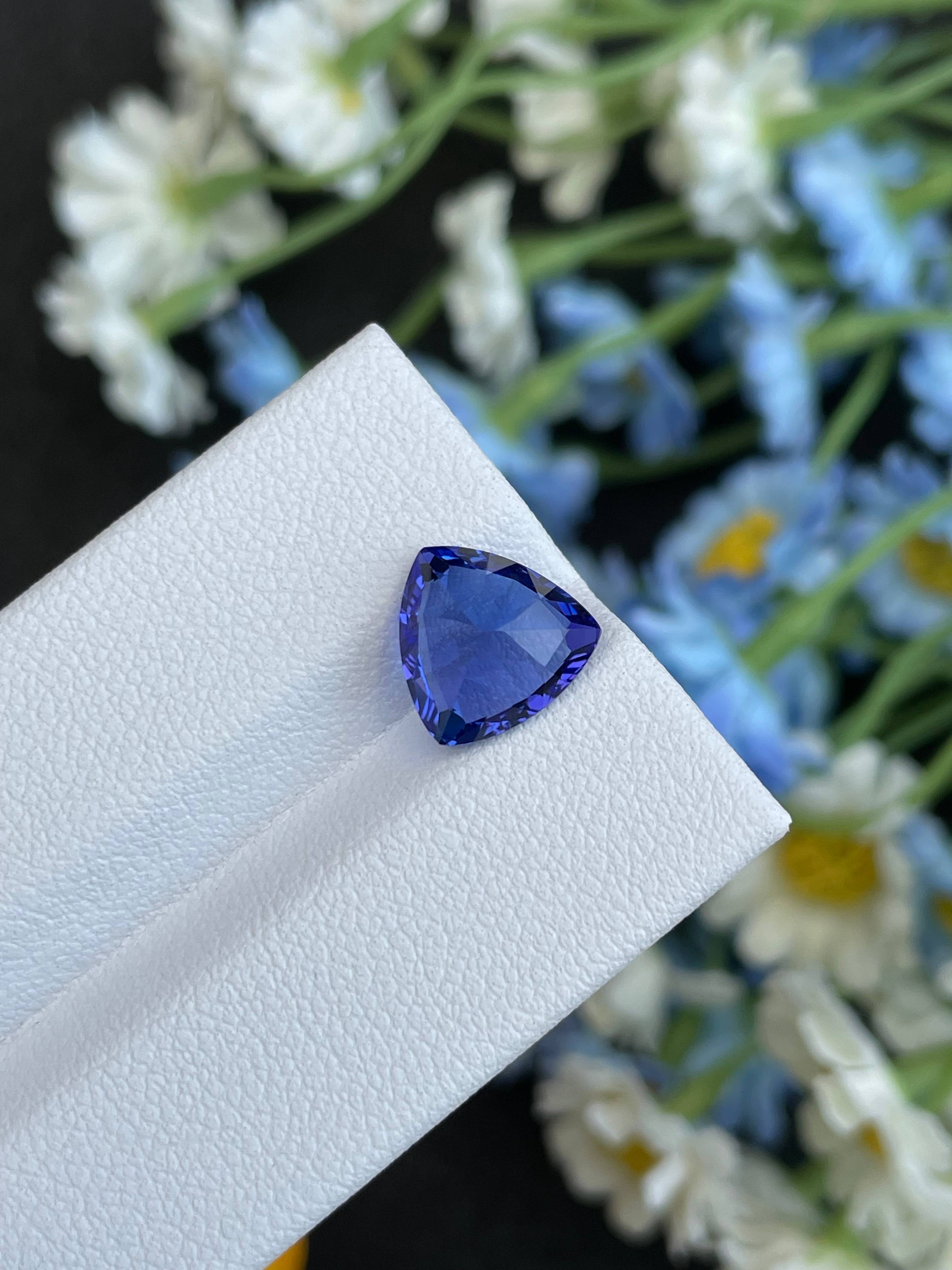 AA violet blue tanzanite, 3.23ct trilliant cut — view 7