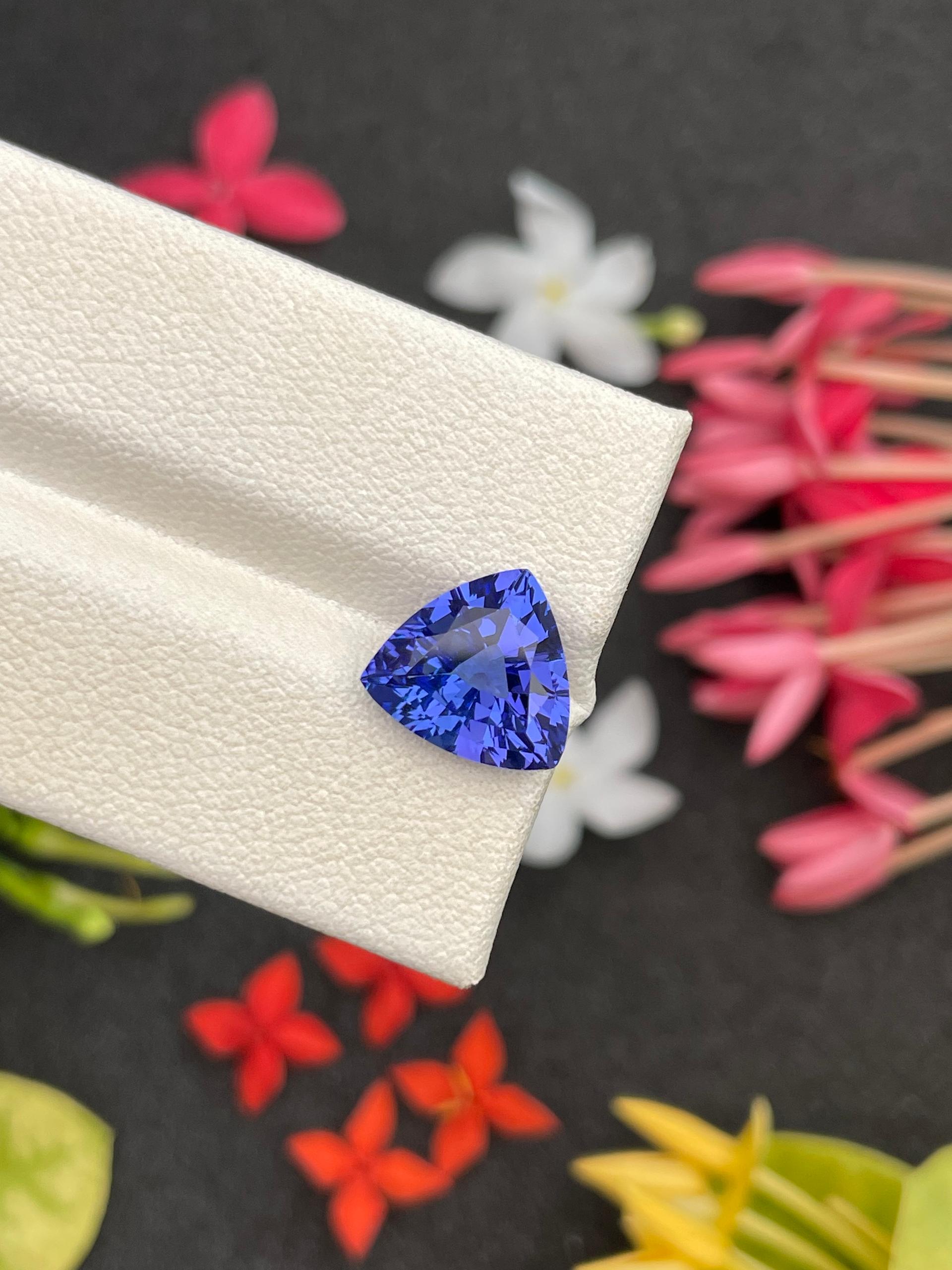 AAA+ violet blue tanzanite, 3.72ct trilliant cut — view 6