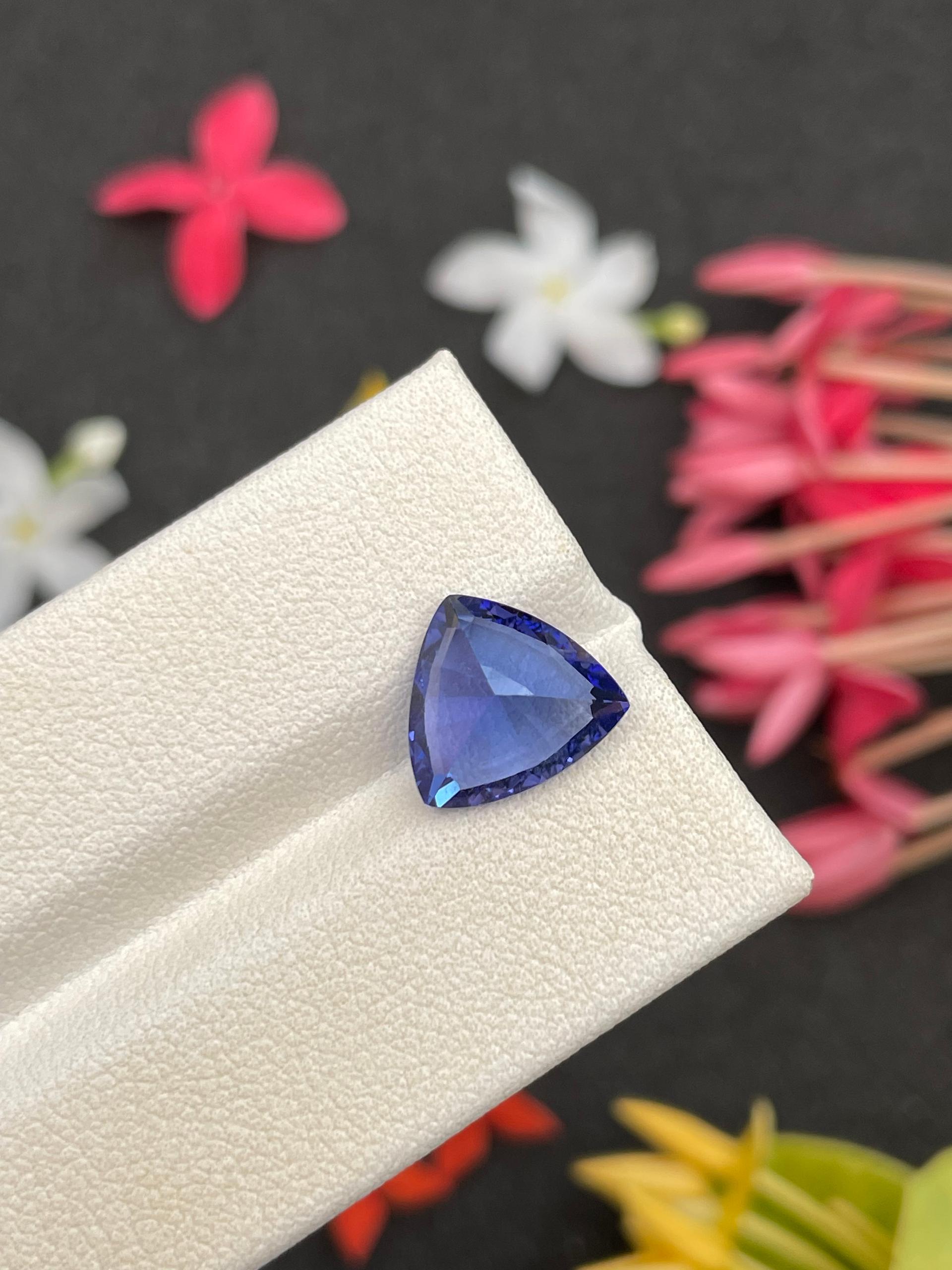 AAA+ violet blue tanzanite, 3.72ct trilliant cut — view 7