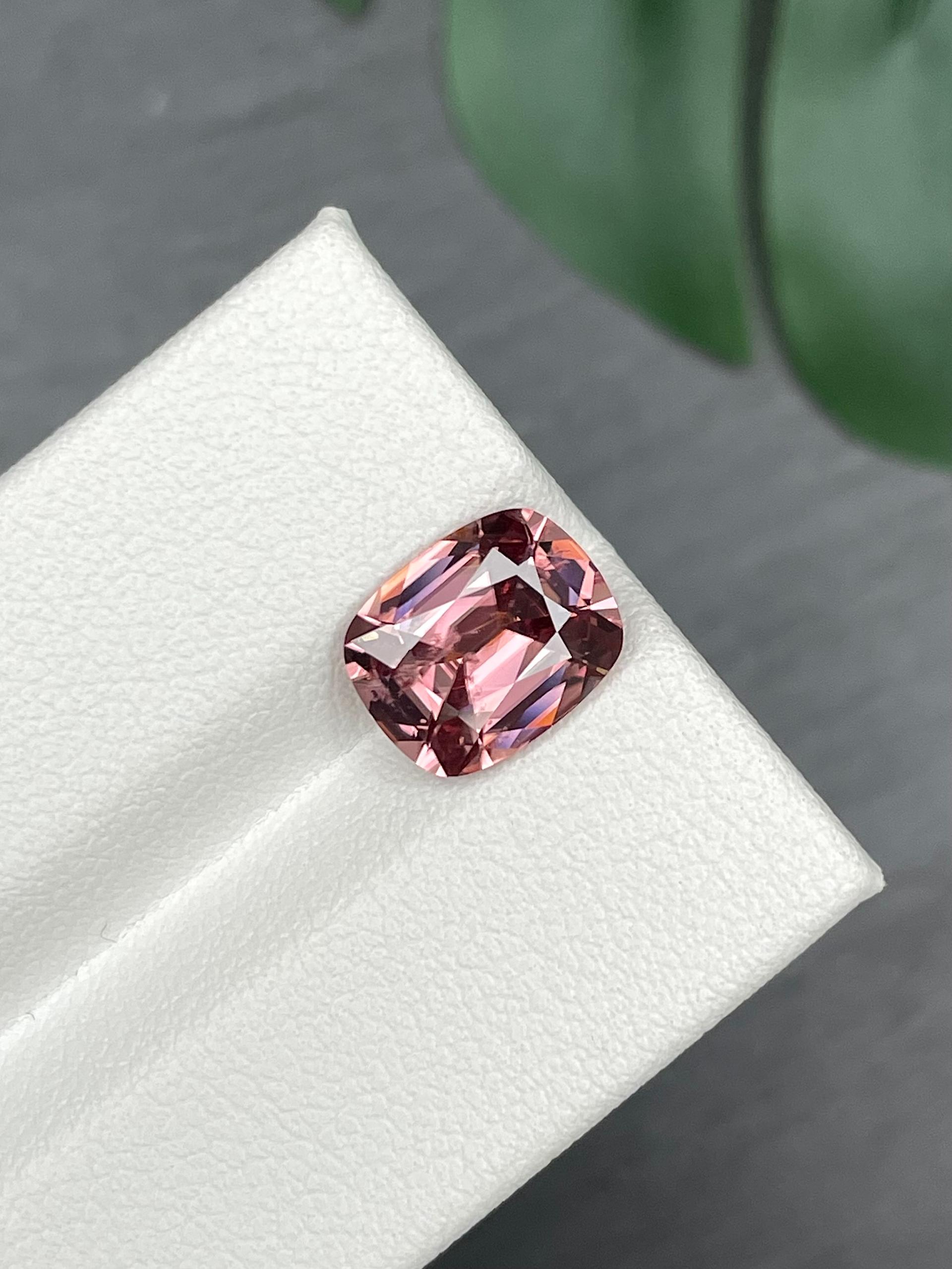 pink pink zircon, 3.65ct cushion cut — view 5