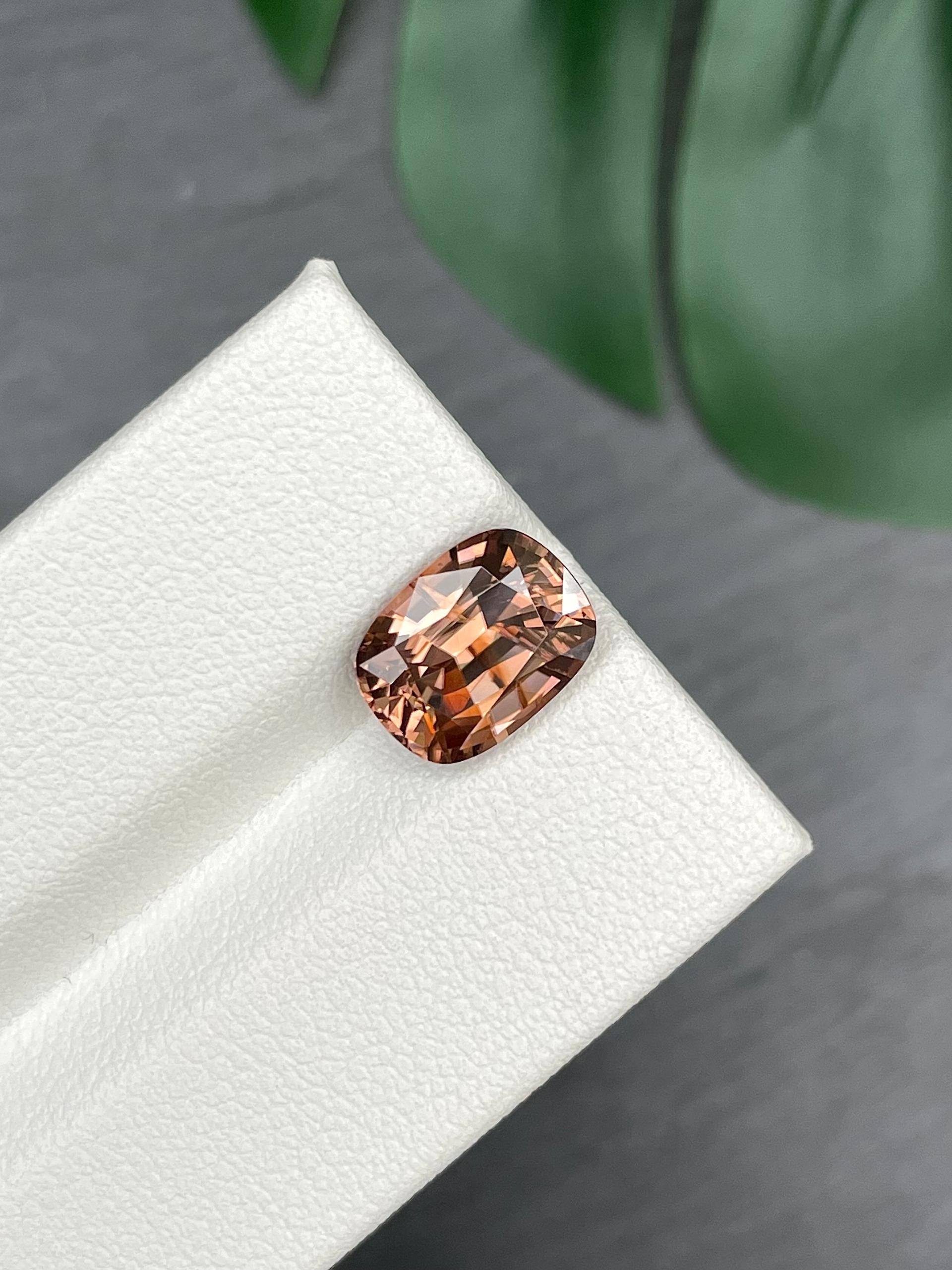 sepia tan zircon, 4.41ct cushion cut — view 5