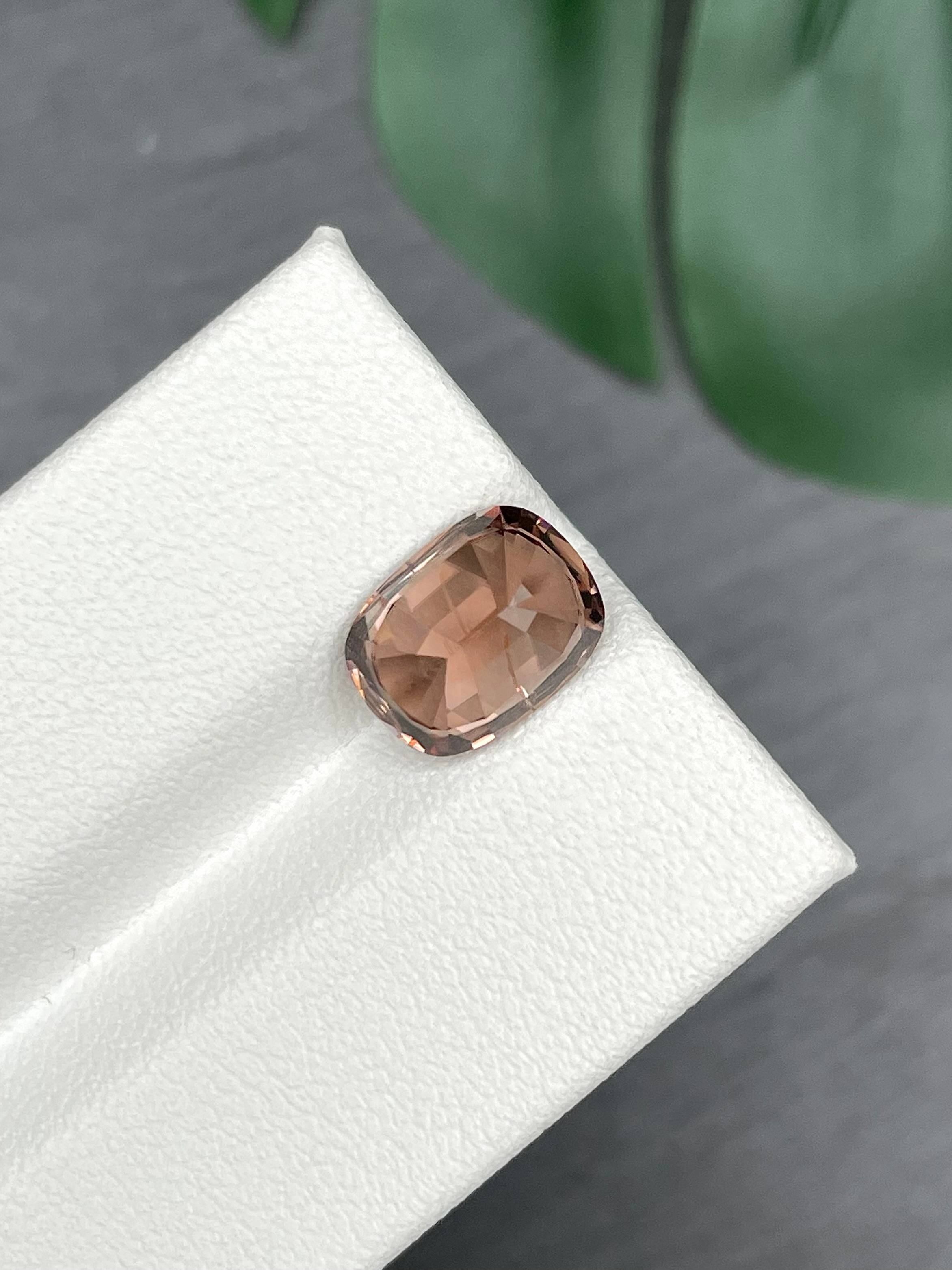 sepia tan zircon, 4.41ct cushion cut — view 6